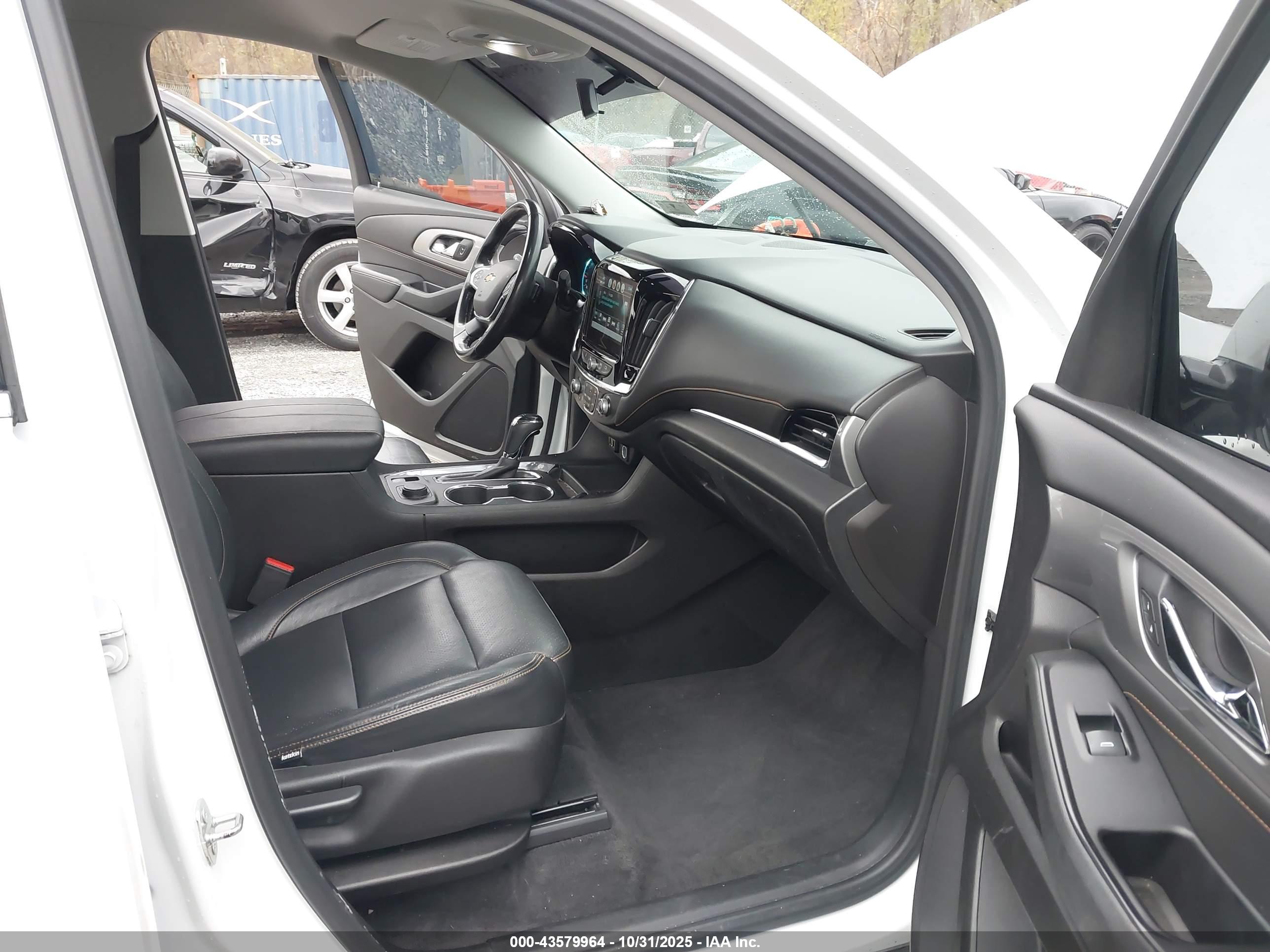 CHEVROLET TRAVERSE image 5