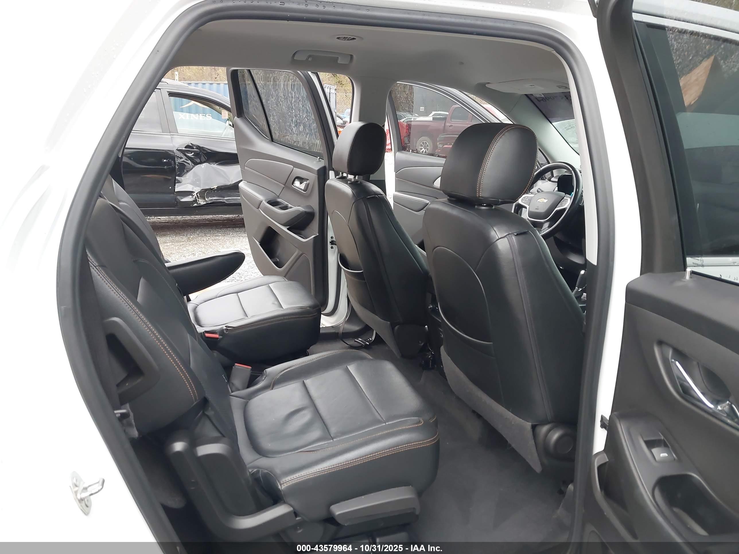 CHEVROLET TRAVERSE image 8
