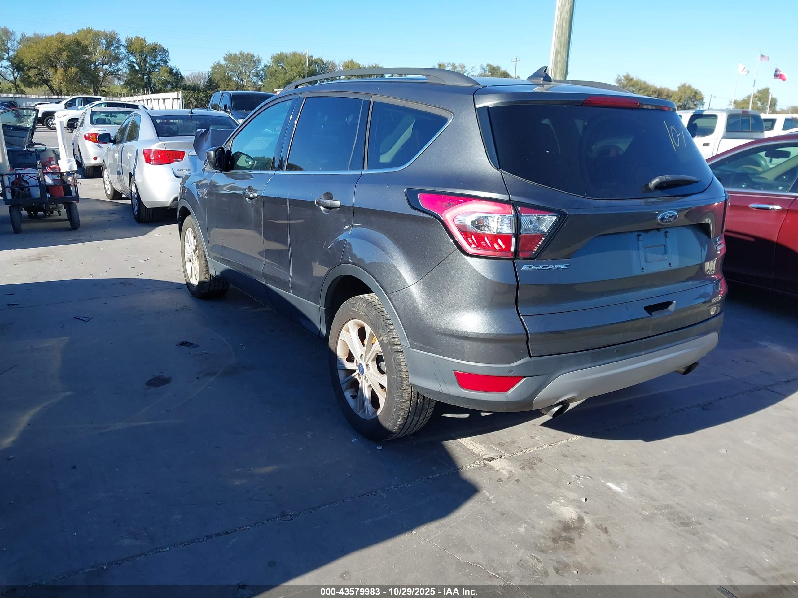 FORD ESCAPE image 3