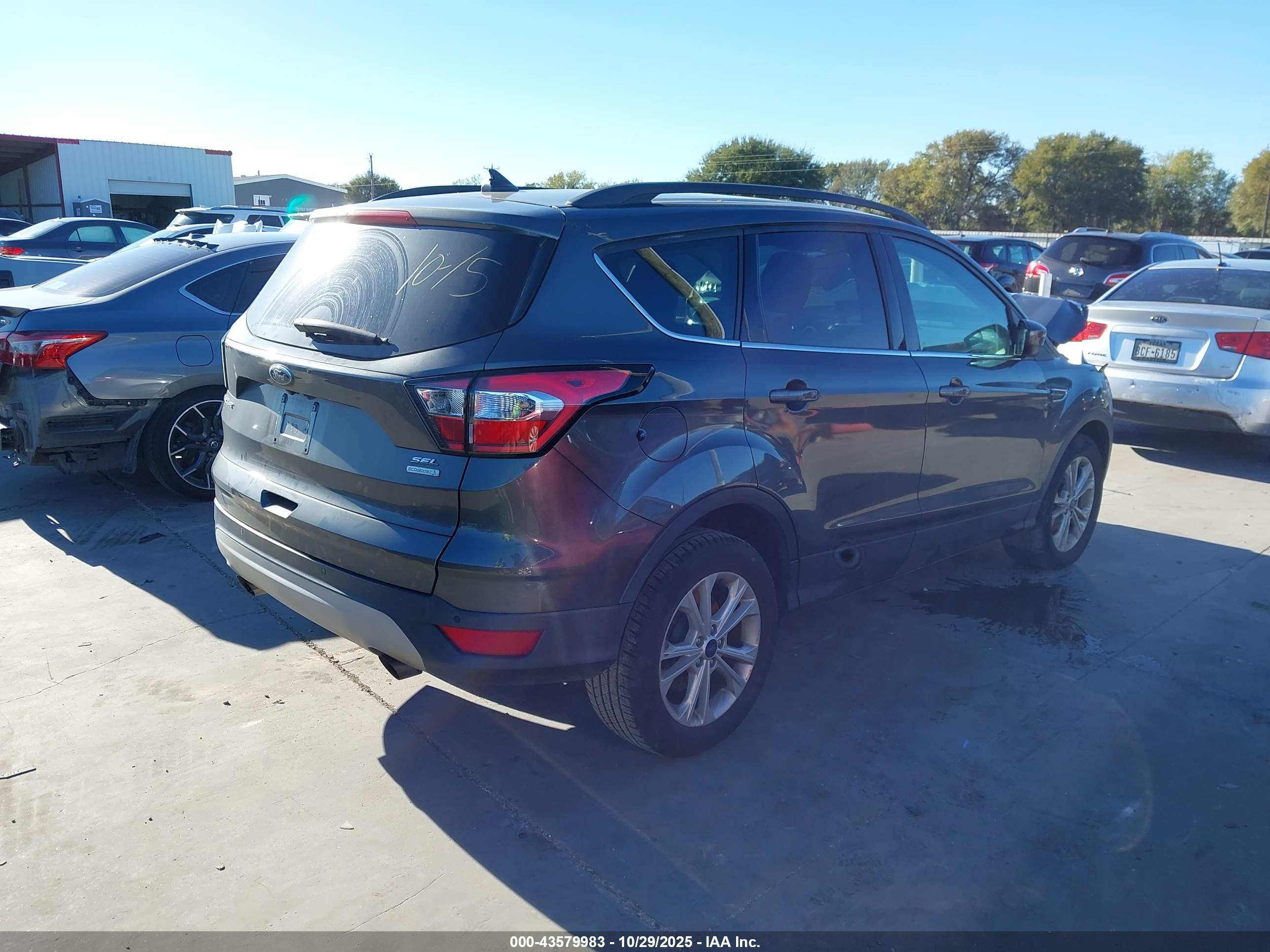 FORD ESCAPE image 4