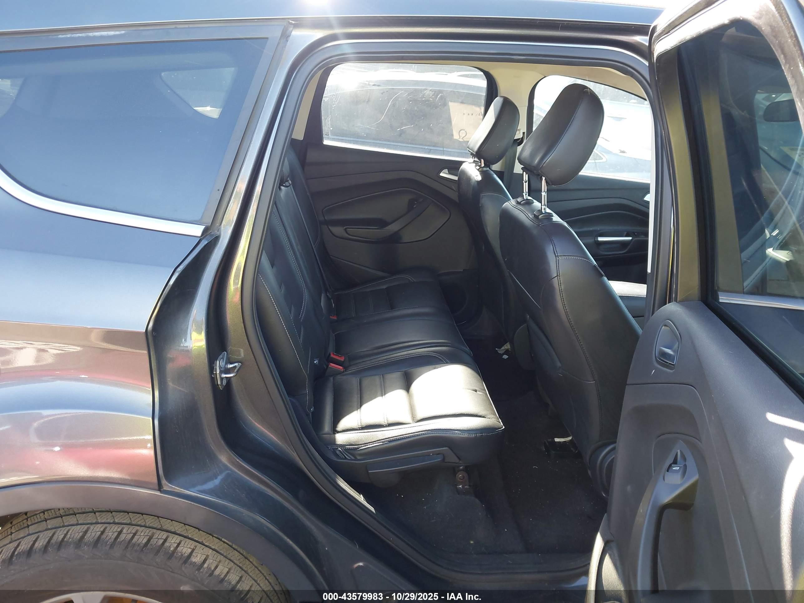 FORD ESCAPE image 8