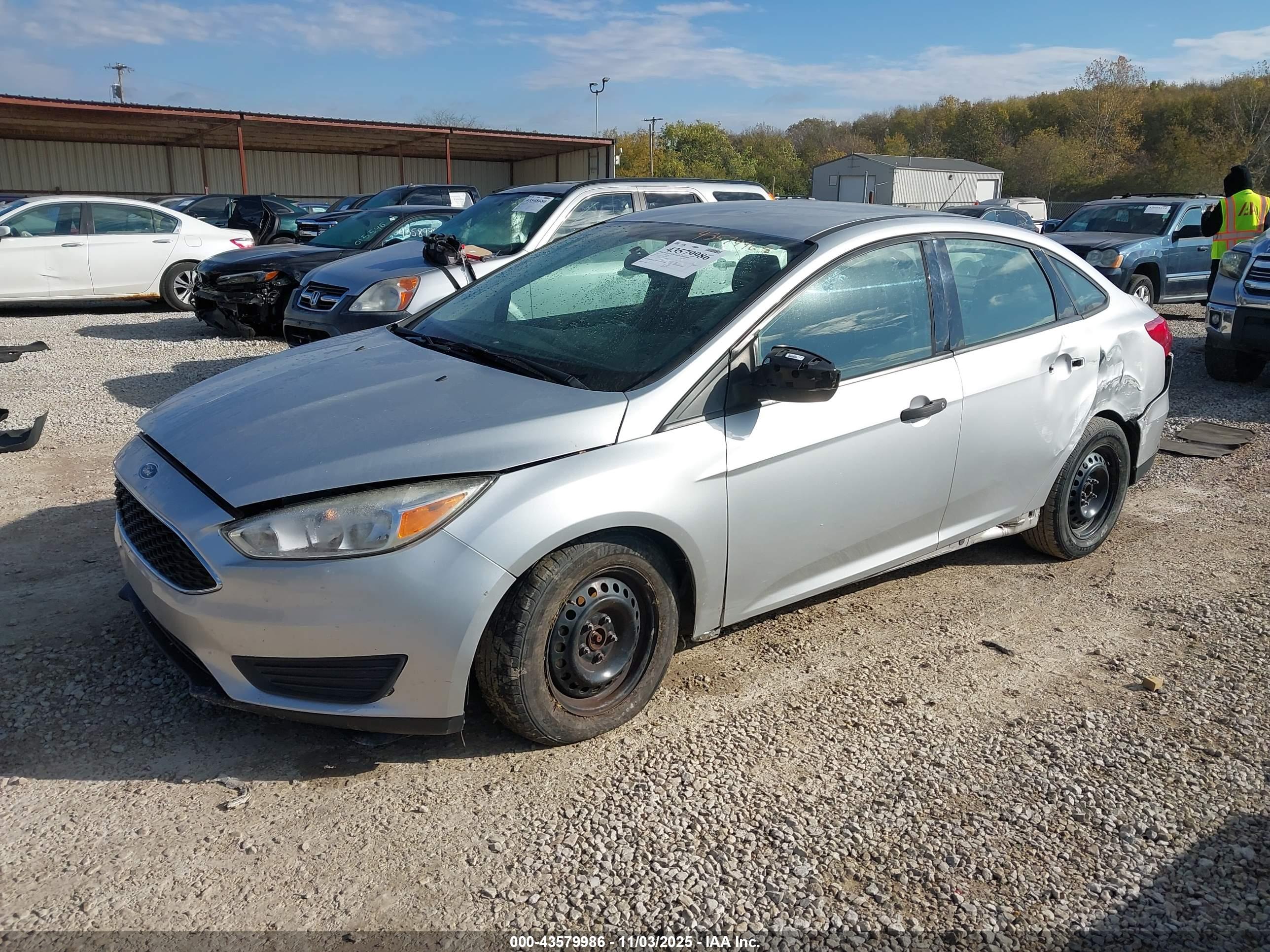 FORD FOCUS image 2
