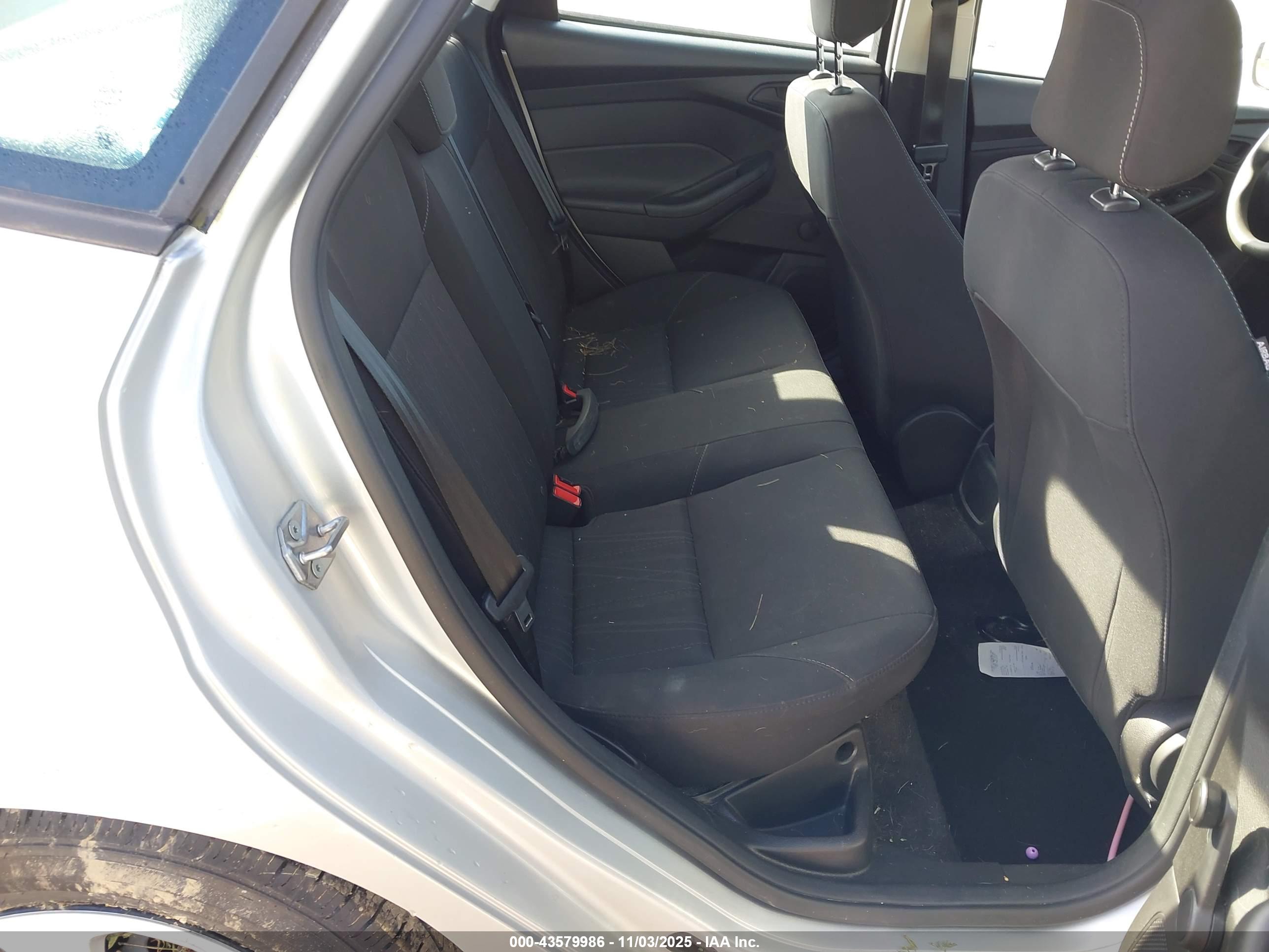 FORD FOCUS image 8