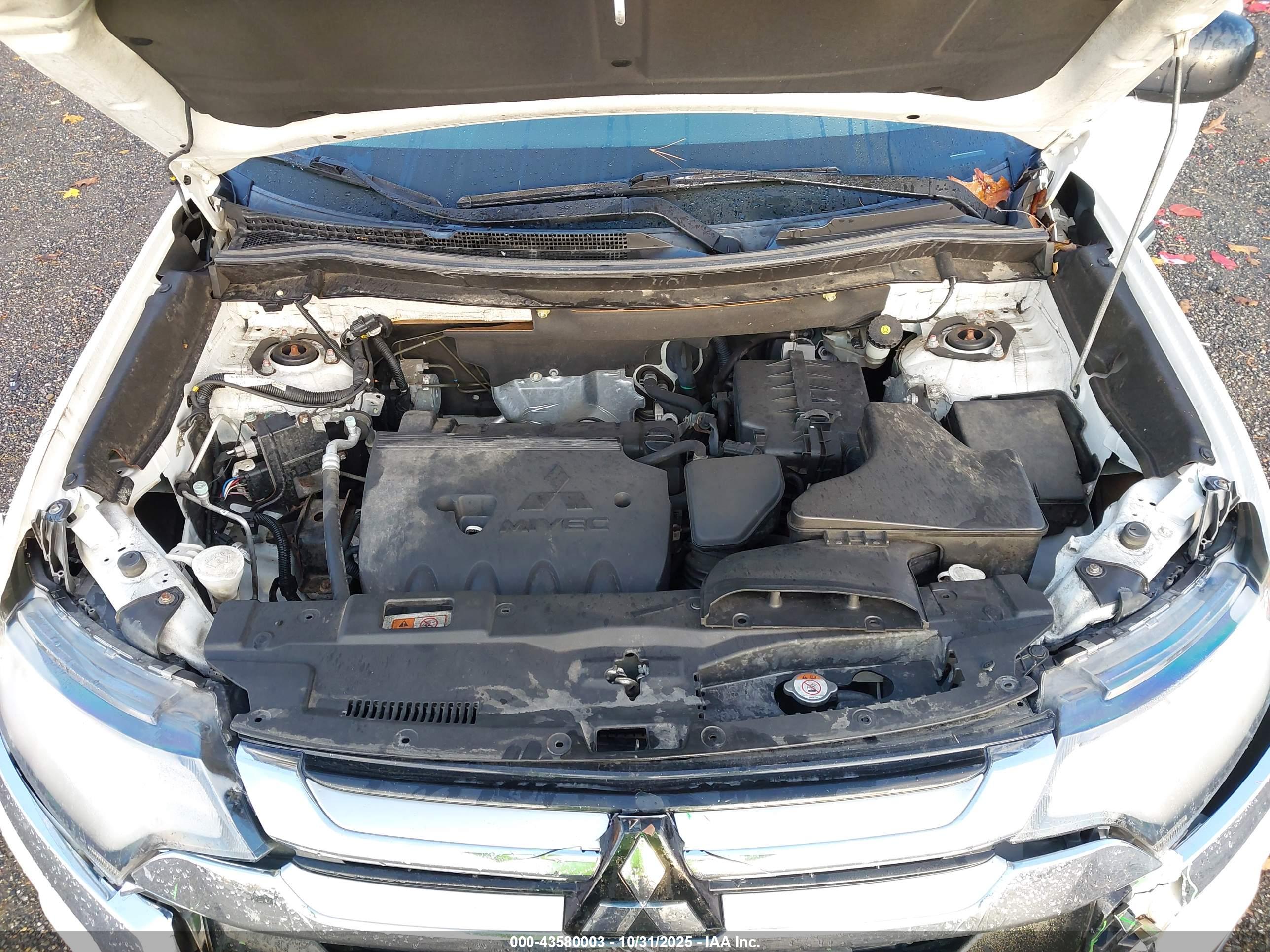 MITSUBISHI OUTLANDER image 10