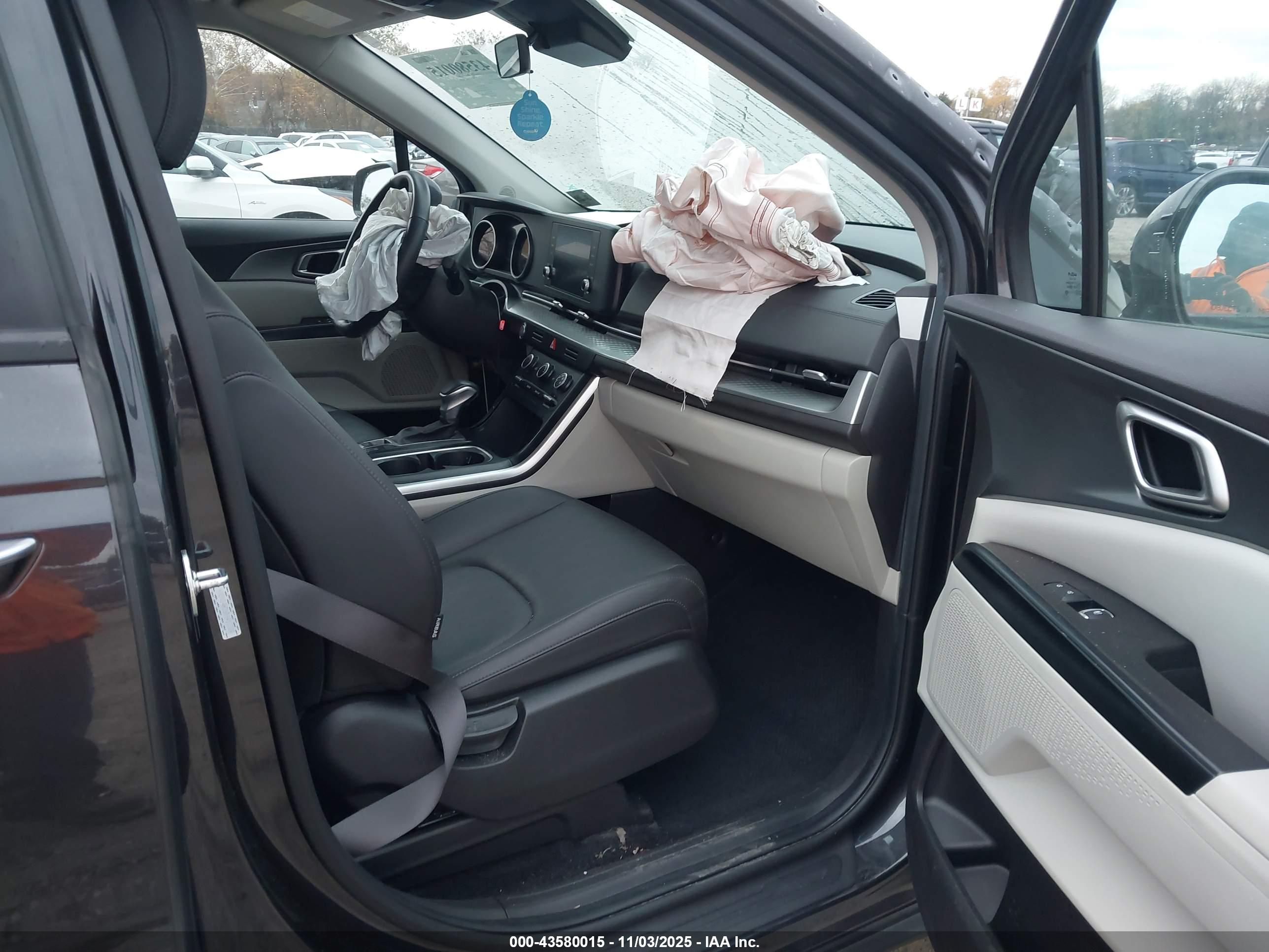 KIA CARNIVAL image 5