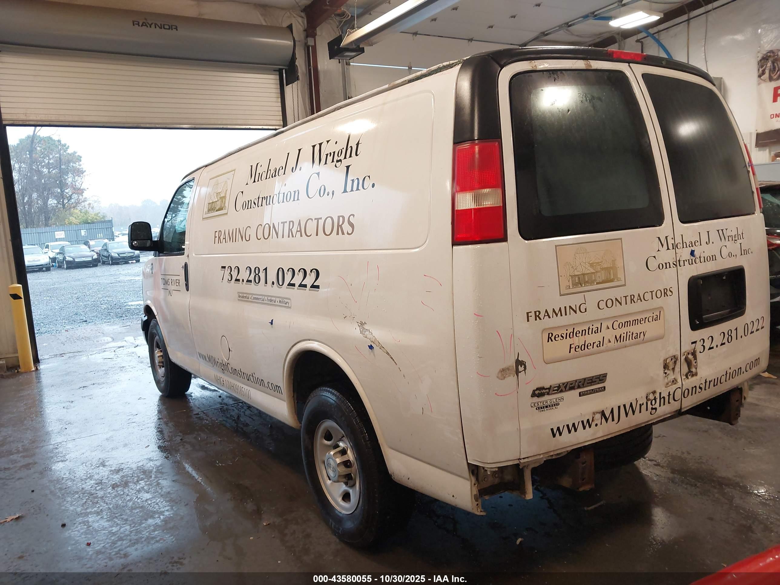 CHEVROLET EXPRESS image 3