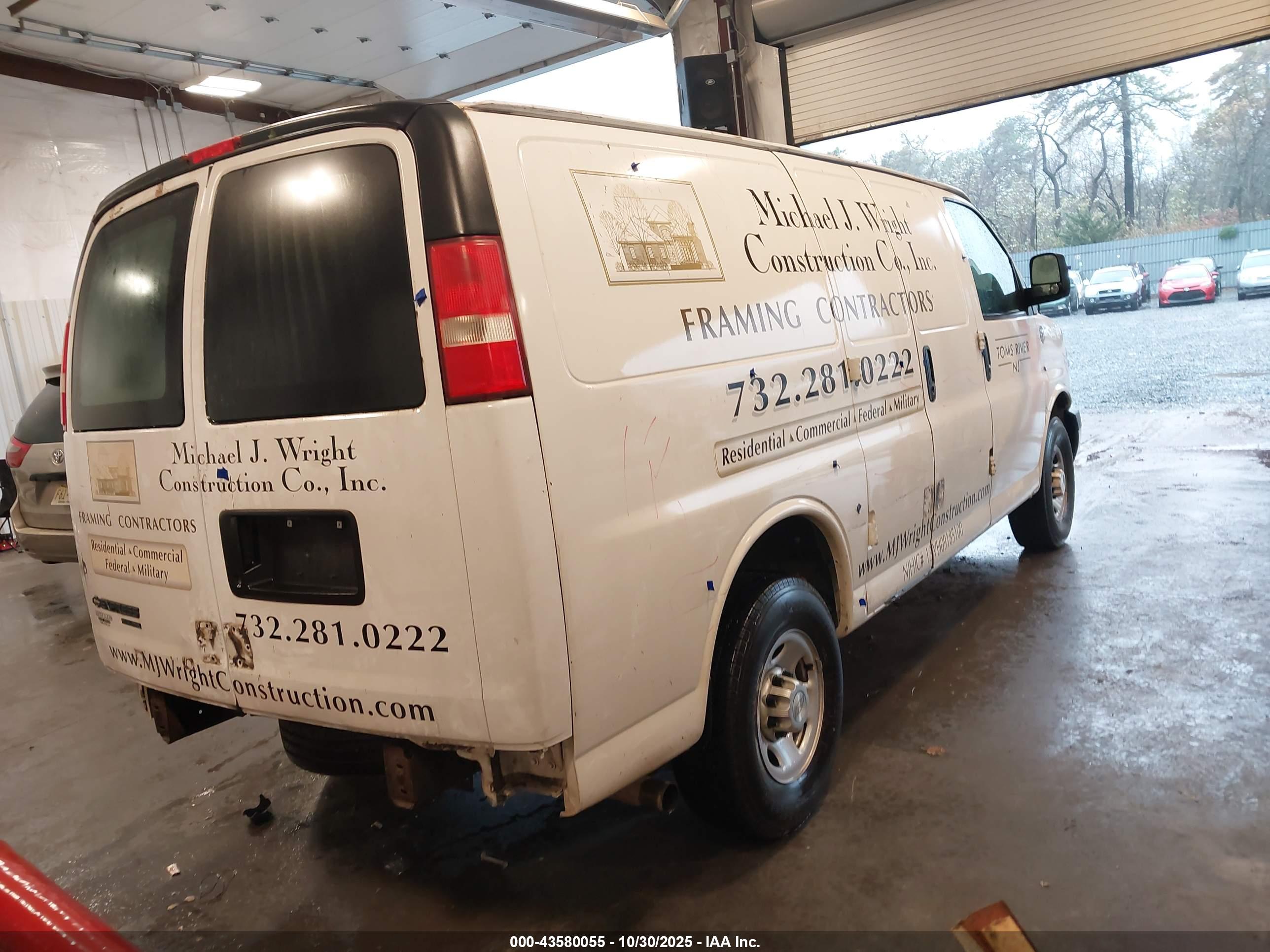 CHEVROLET EXPRESS image 4