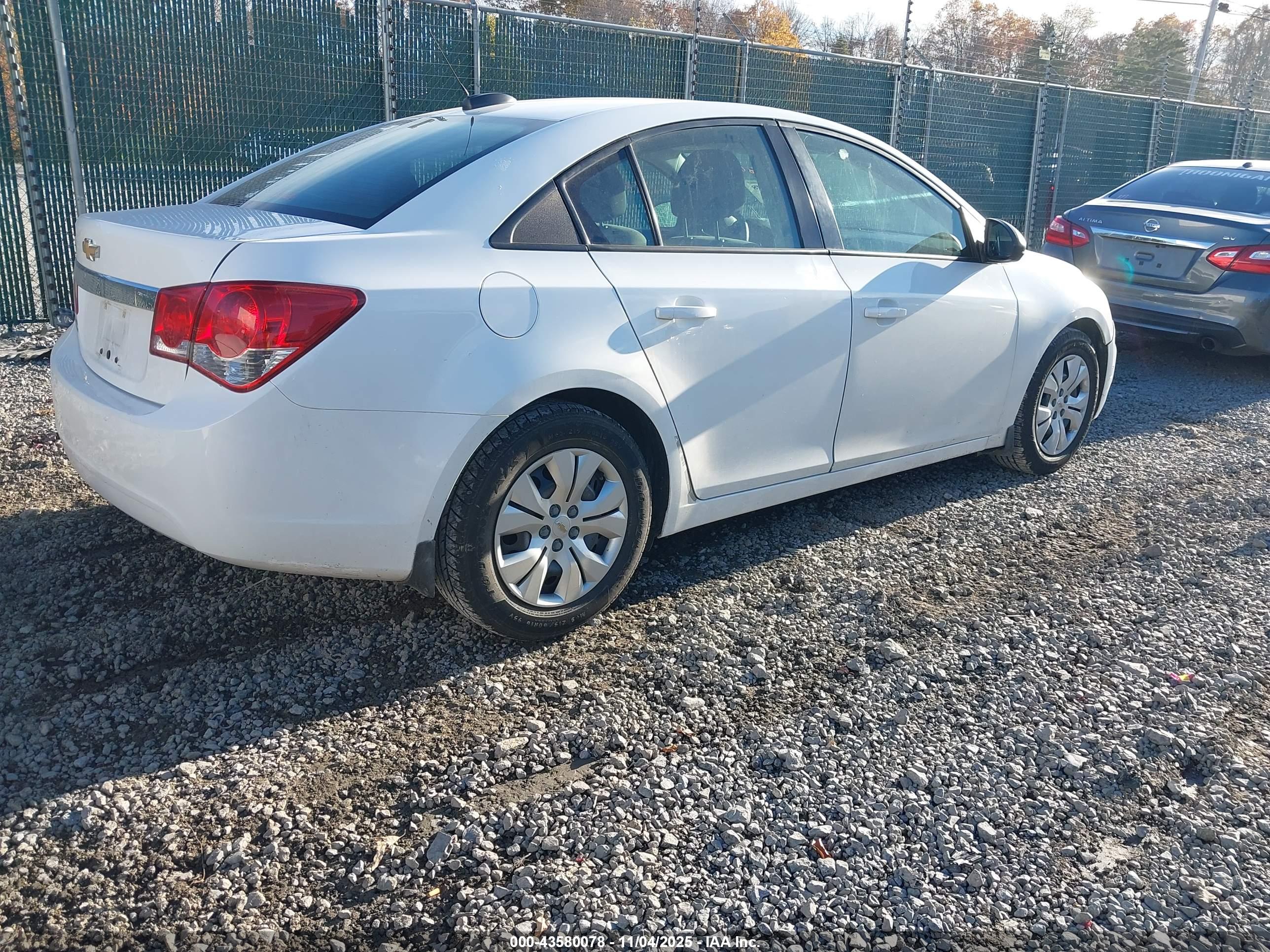CHEVROLET CRUZE image 4