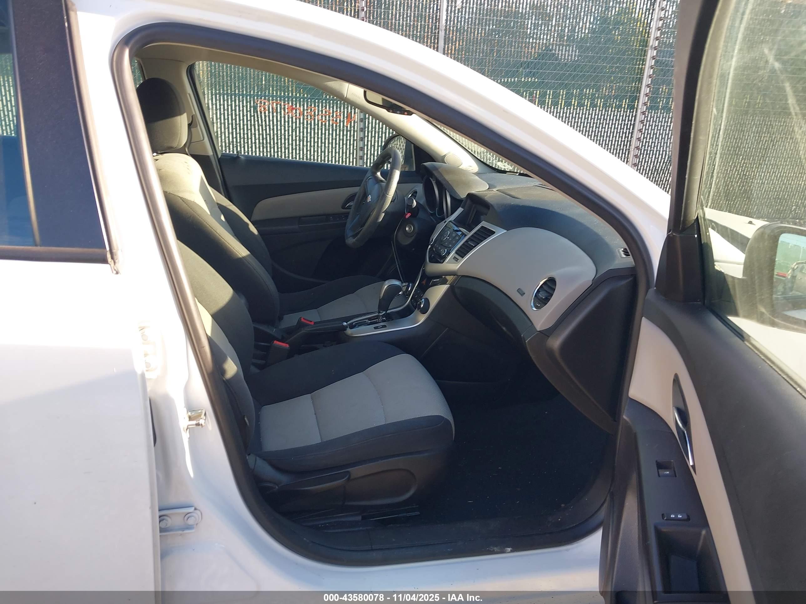 CHEVROLET CRUZE image 5