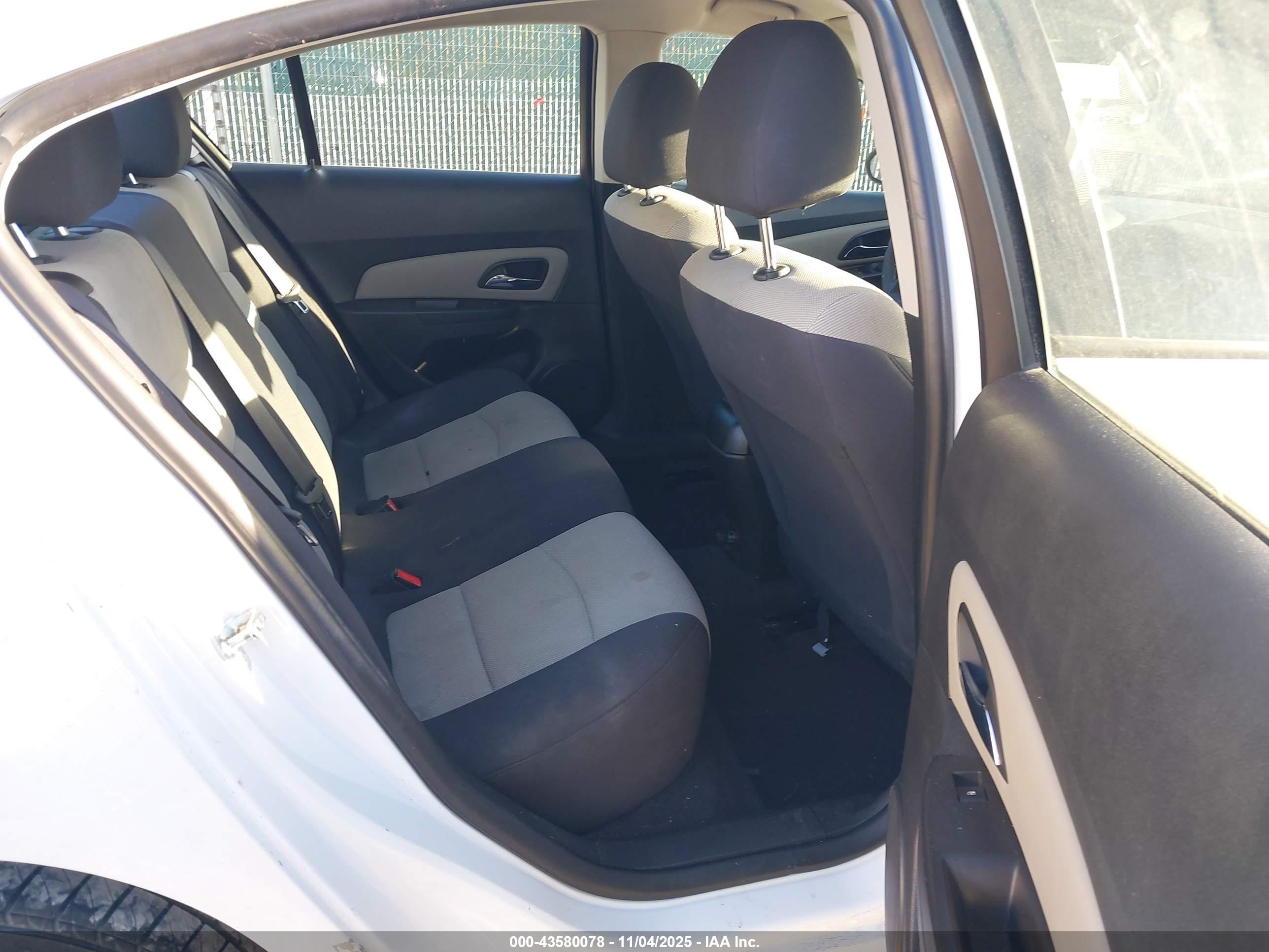 CHEVROLET CRUZE image 8