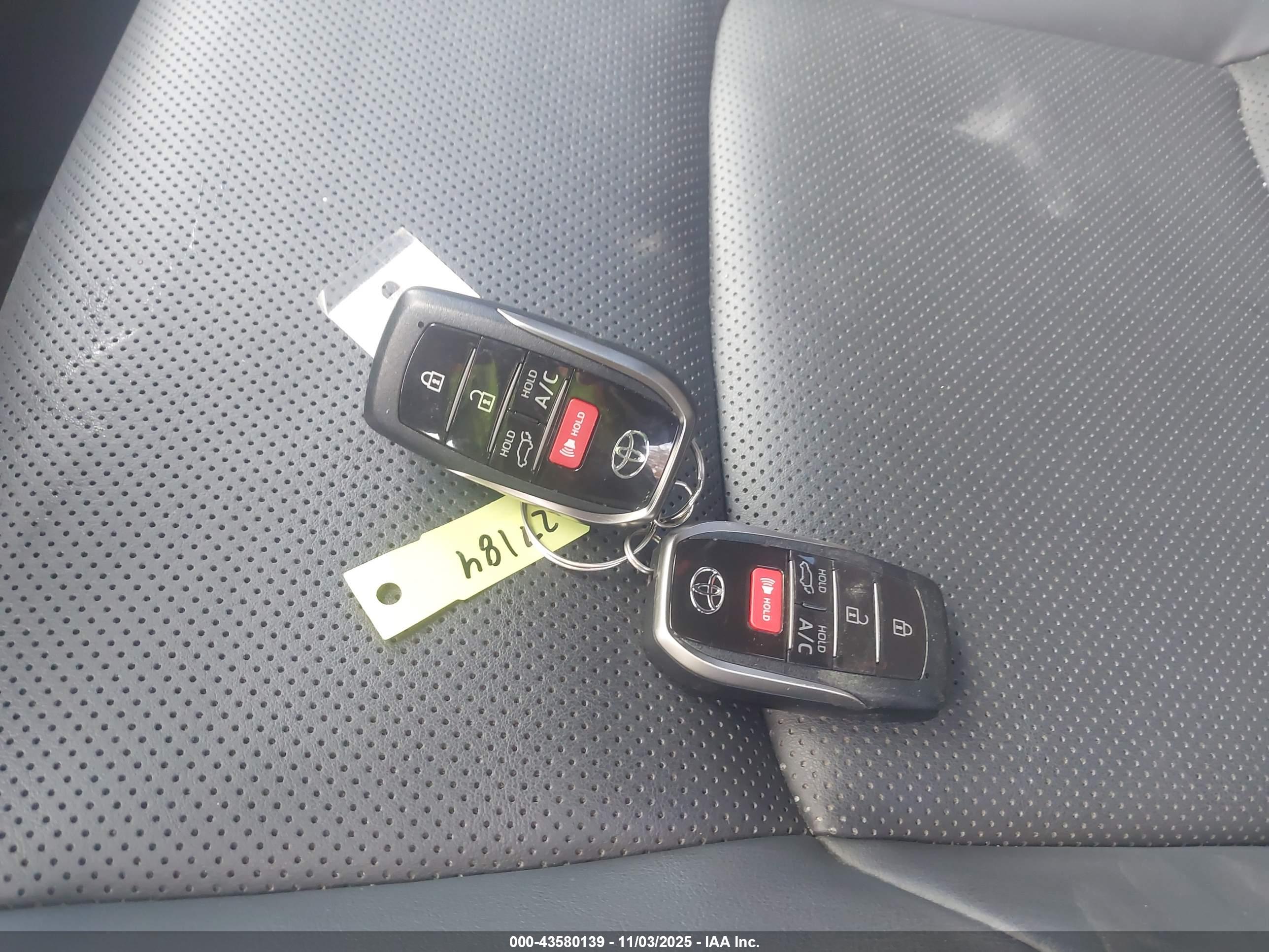 TOYOTA RAV4 image 11