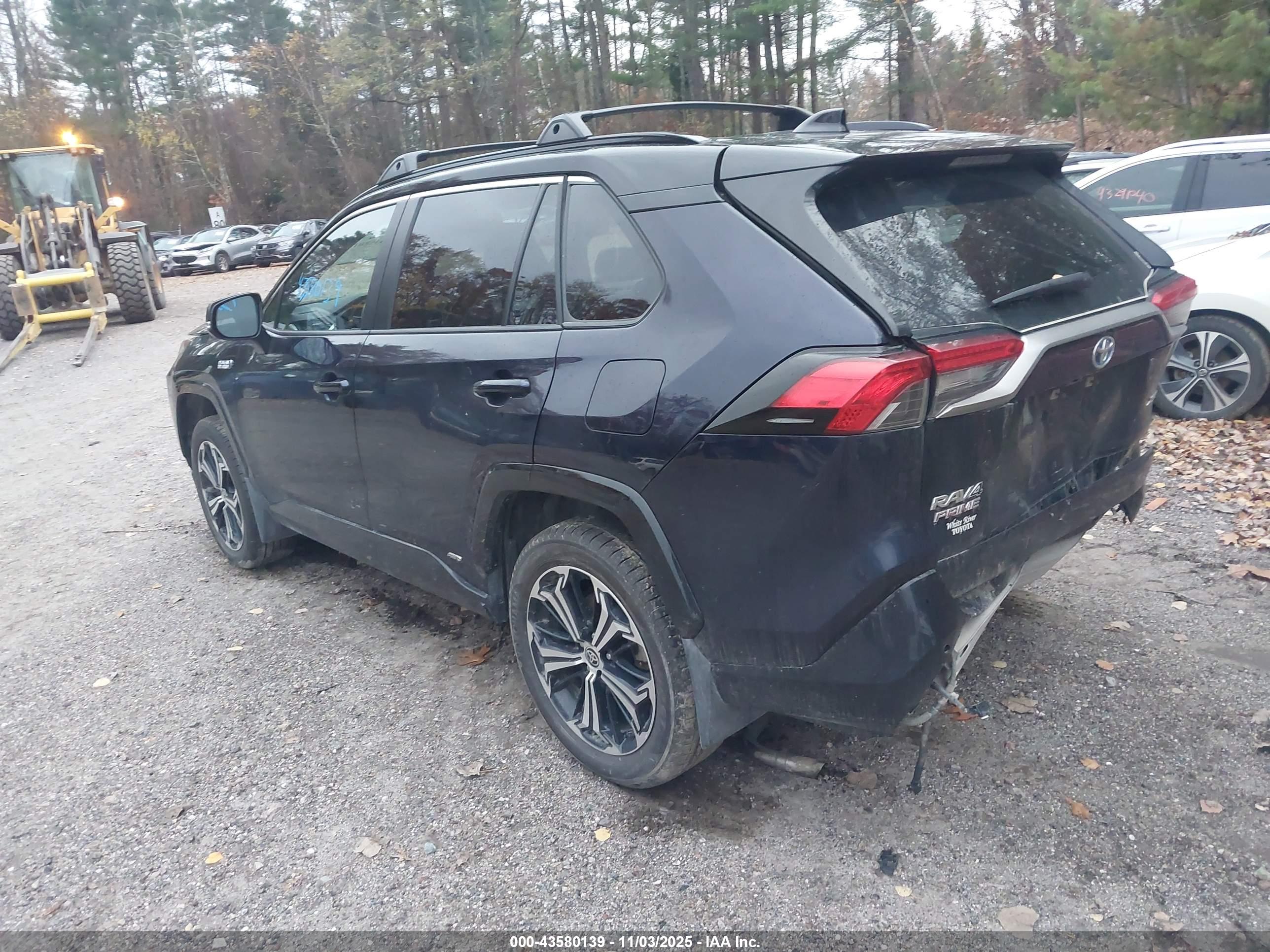 TOYOTA RAV4 image 3