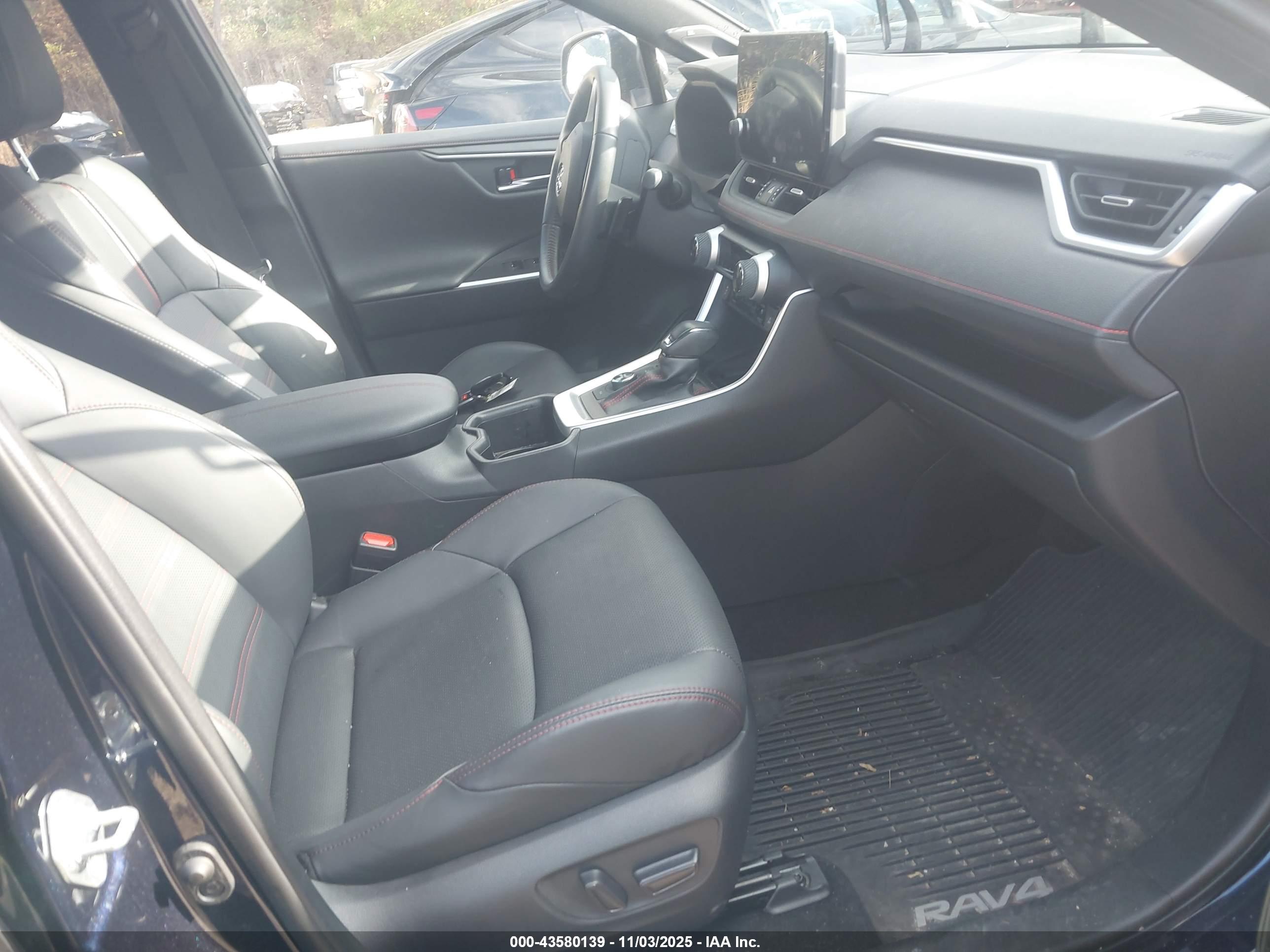 TOYOTA RAV4 image 5