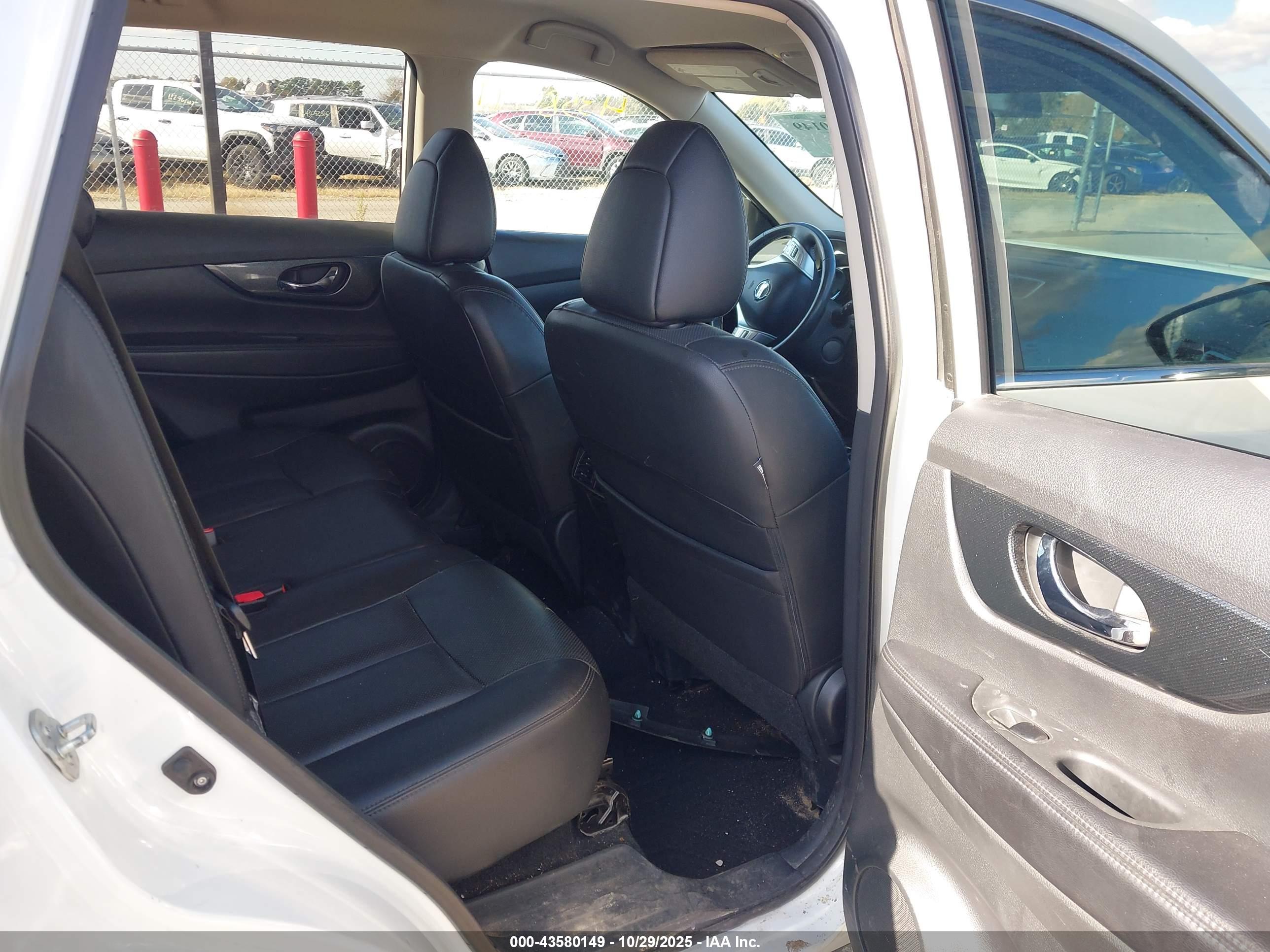 NISSAN ROGUE image 8