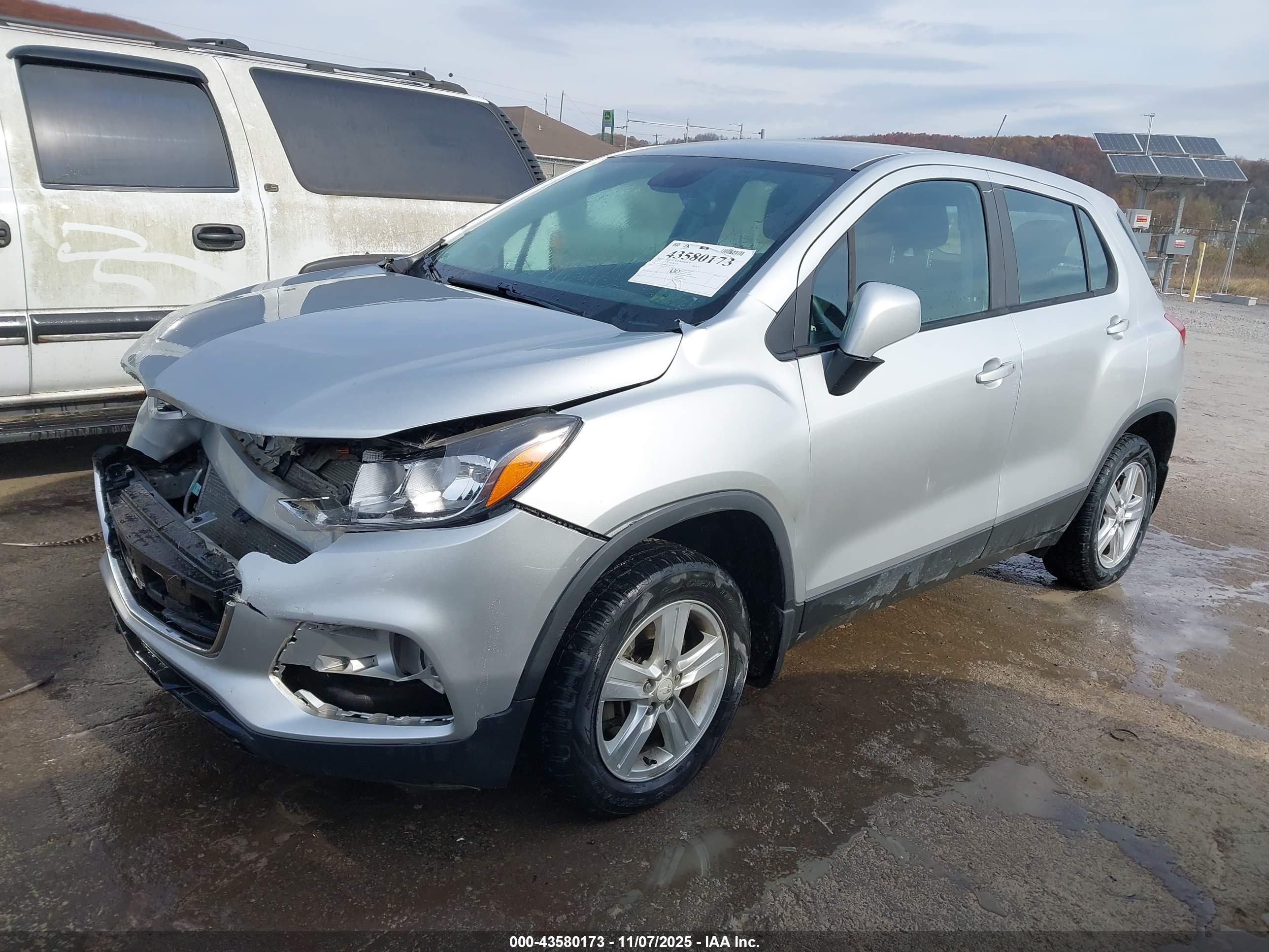 CHEVROLET TRAX image 2