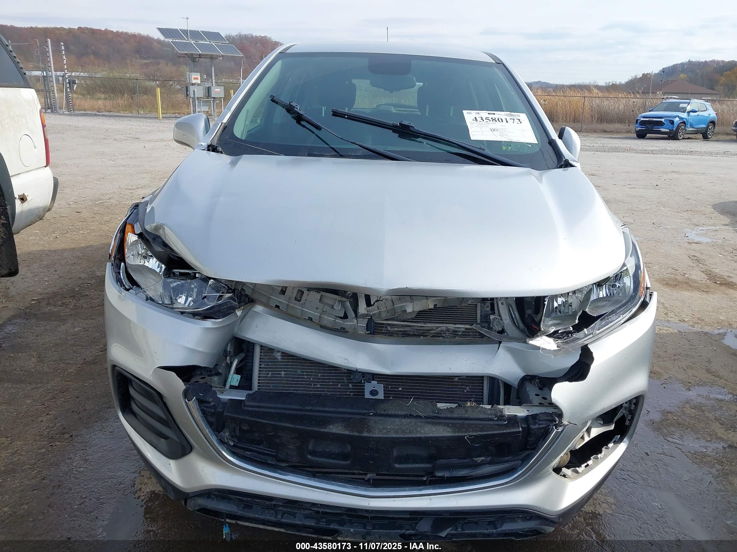 CHEVROLET TRAX image 6