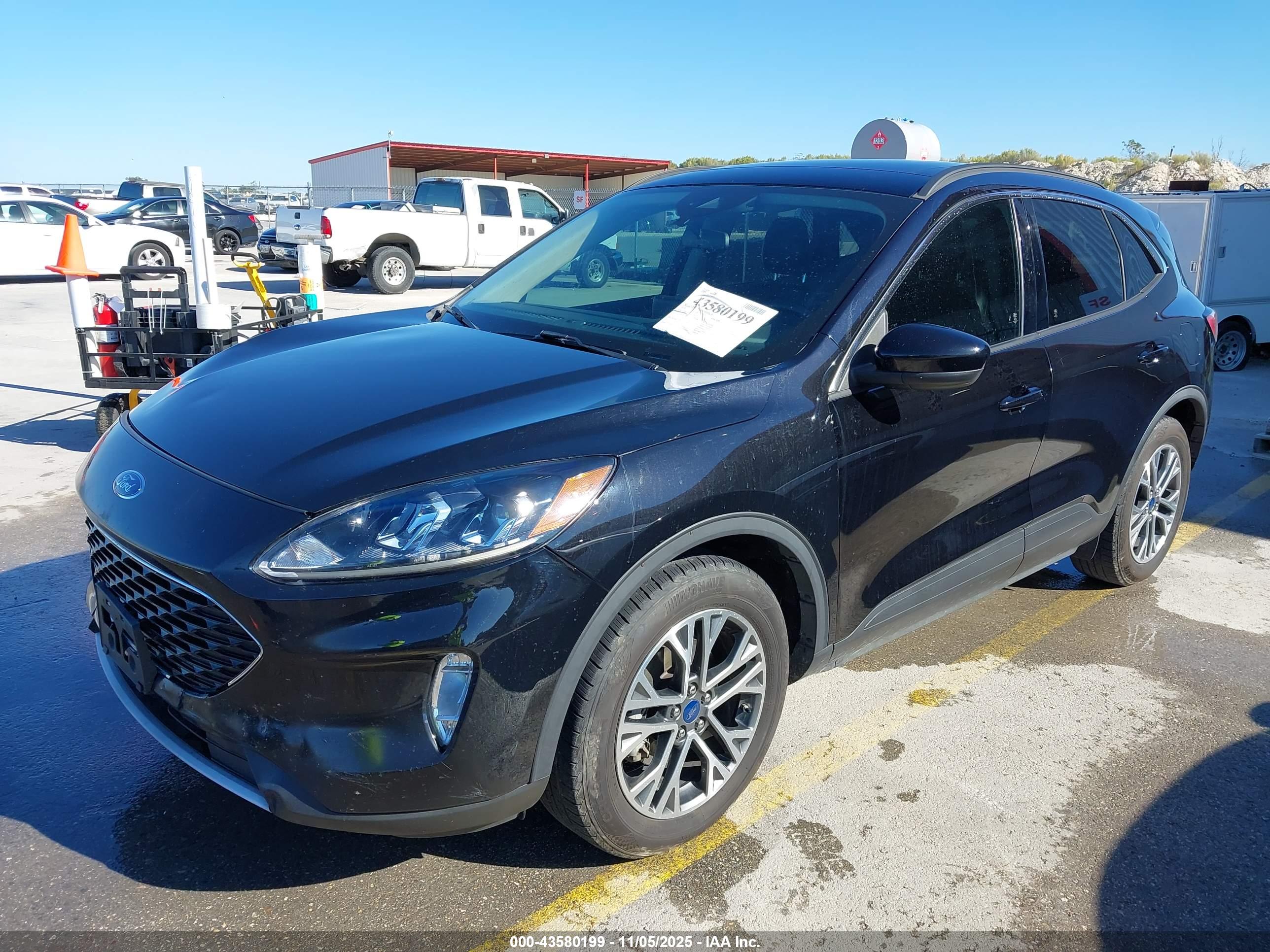FORD ESCAPE image 2