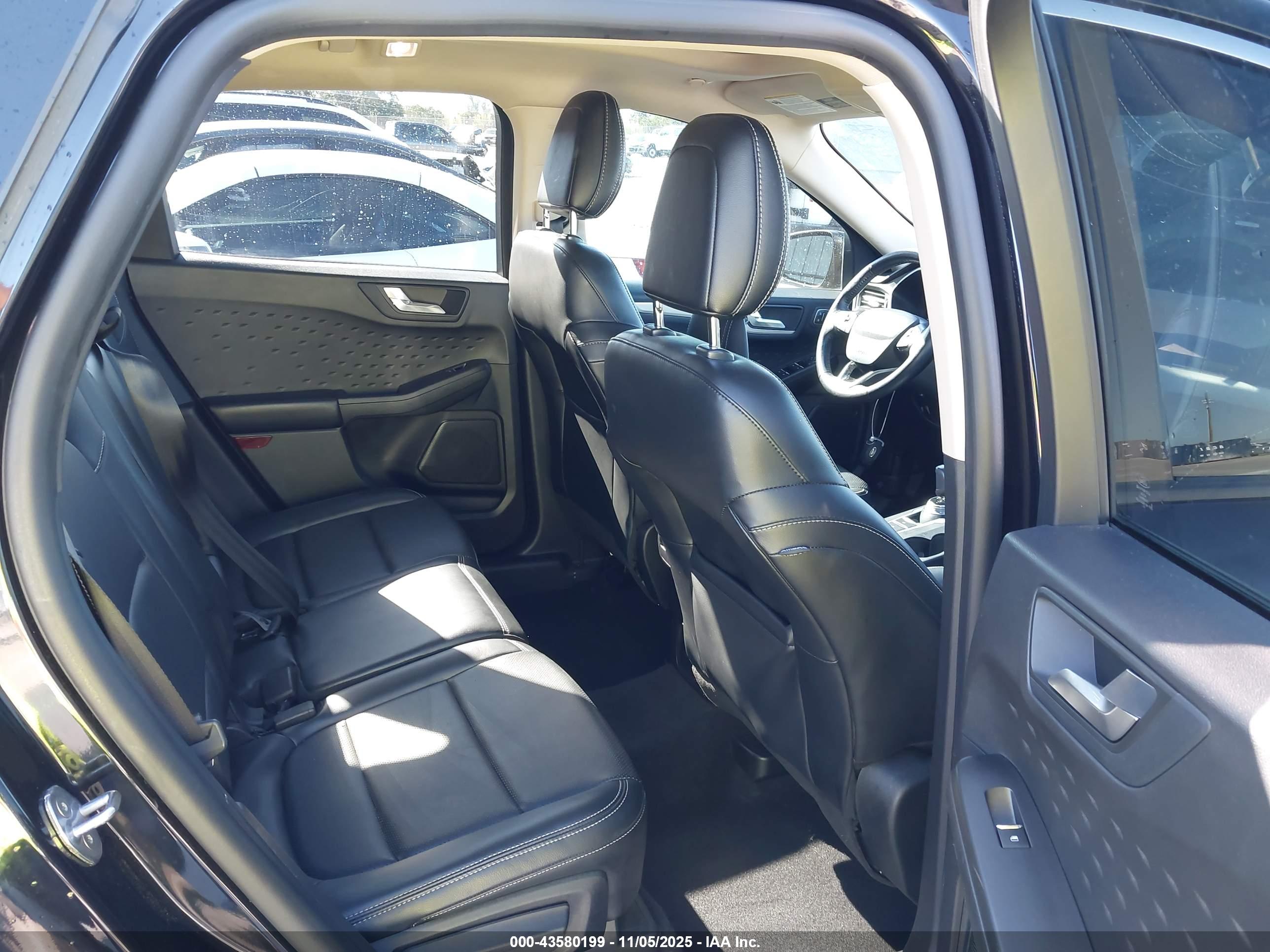 FORD ESCAPE image 8