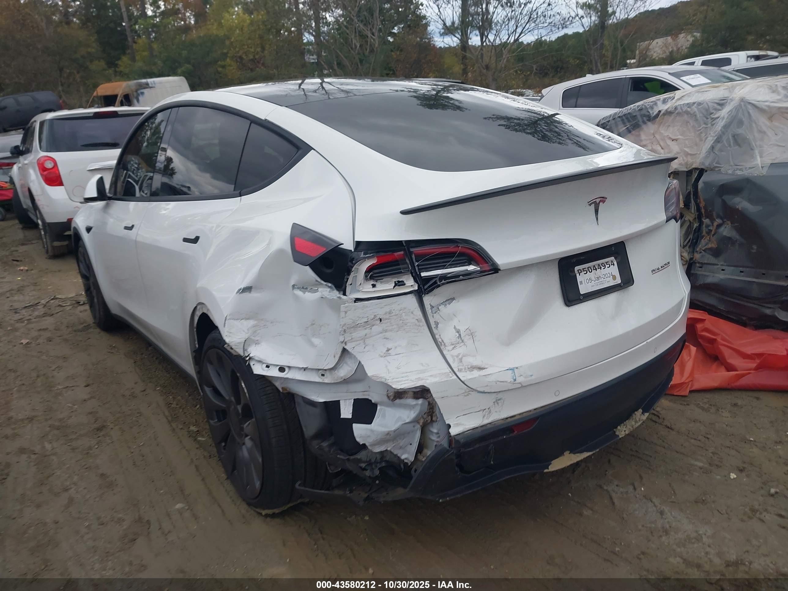 TESLA MODEL image 3