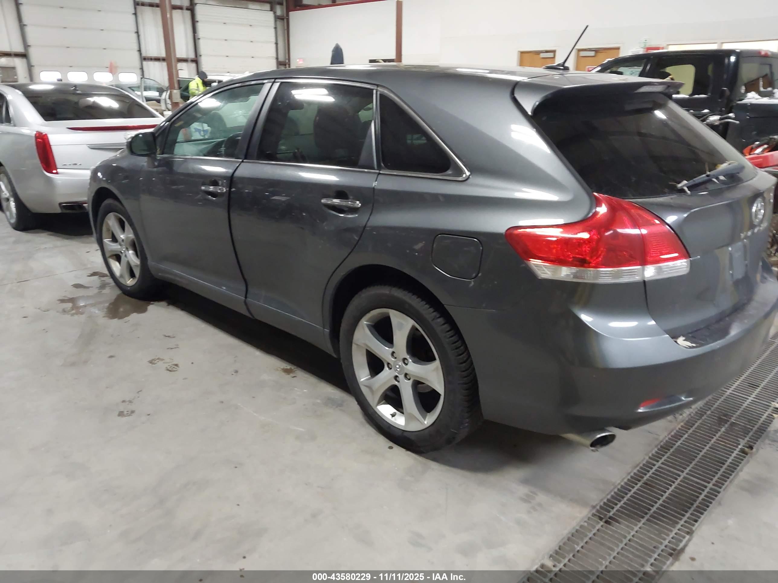 TOYOTA VENZA image 3