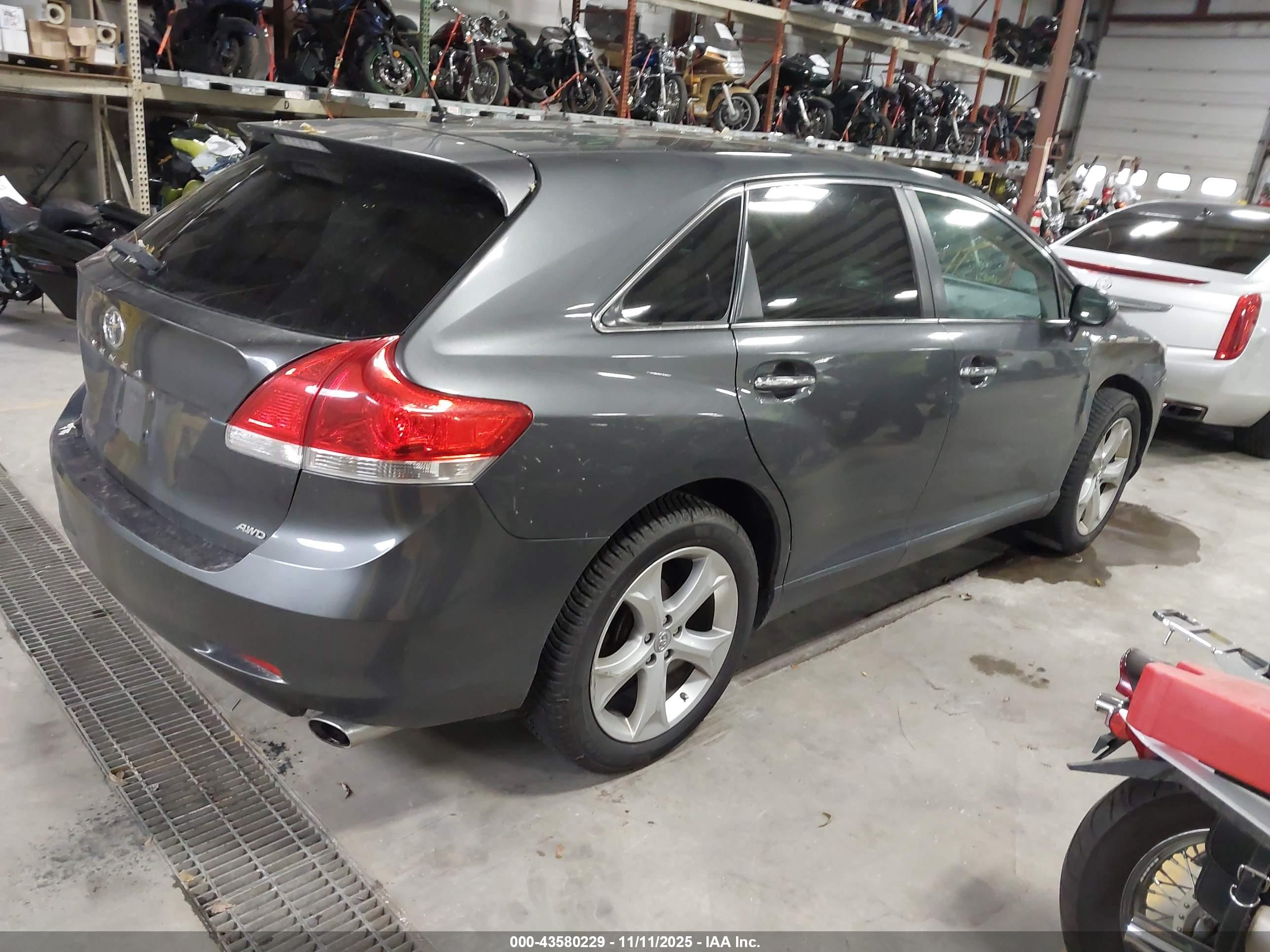 TOYOTA VENZA image 4