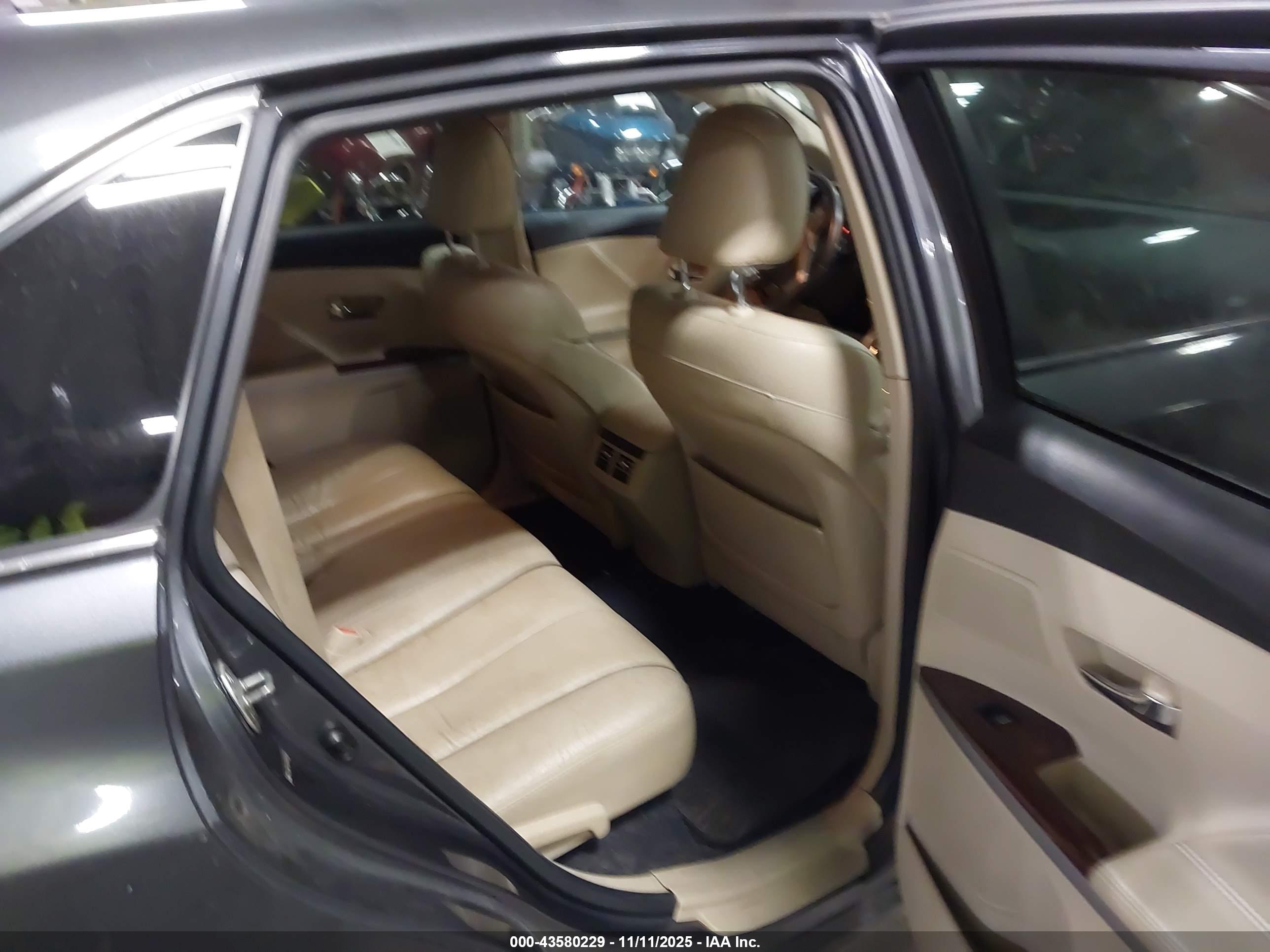 TOYOTA VENZA image 8