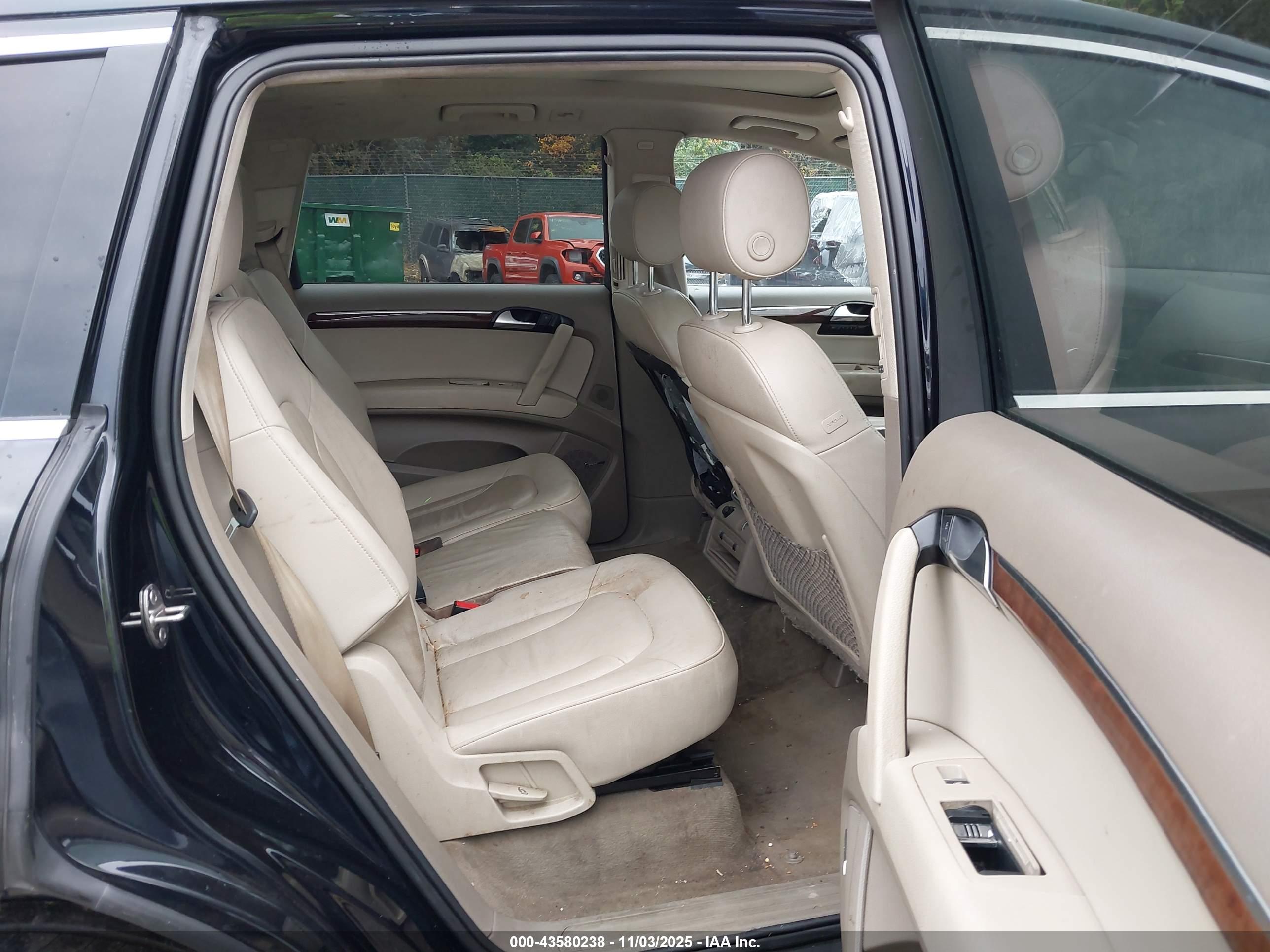 AUDI Q7 image 8