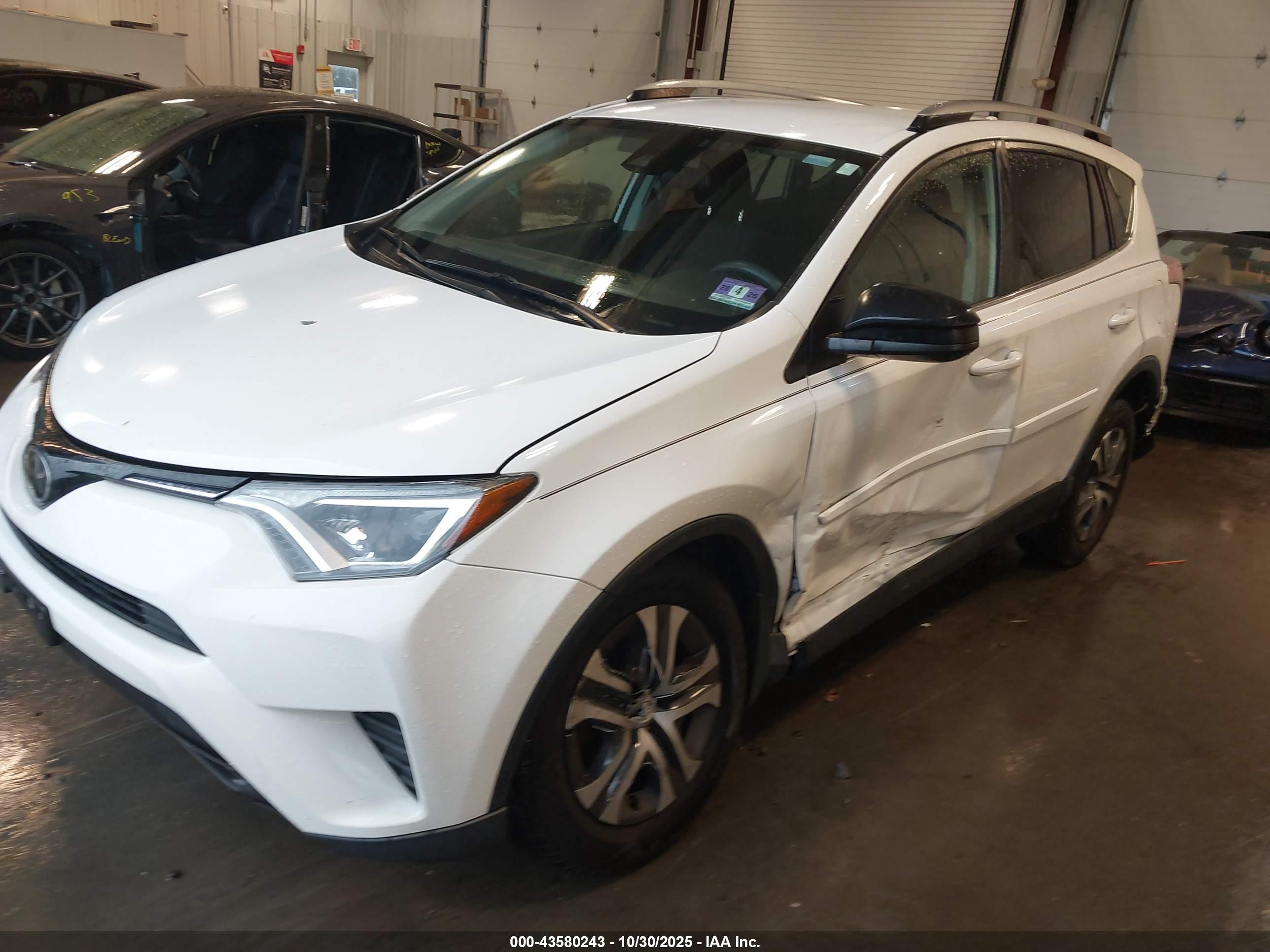 TOYOTA RAV4 image 2