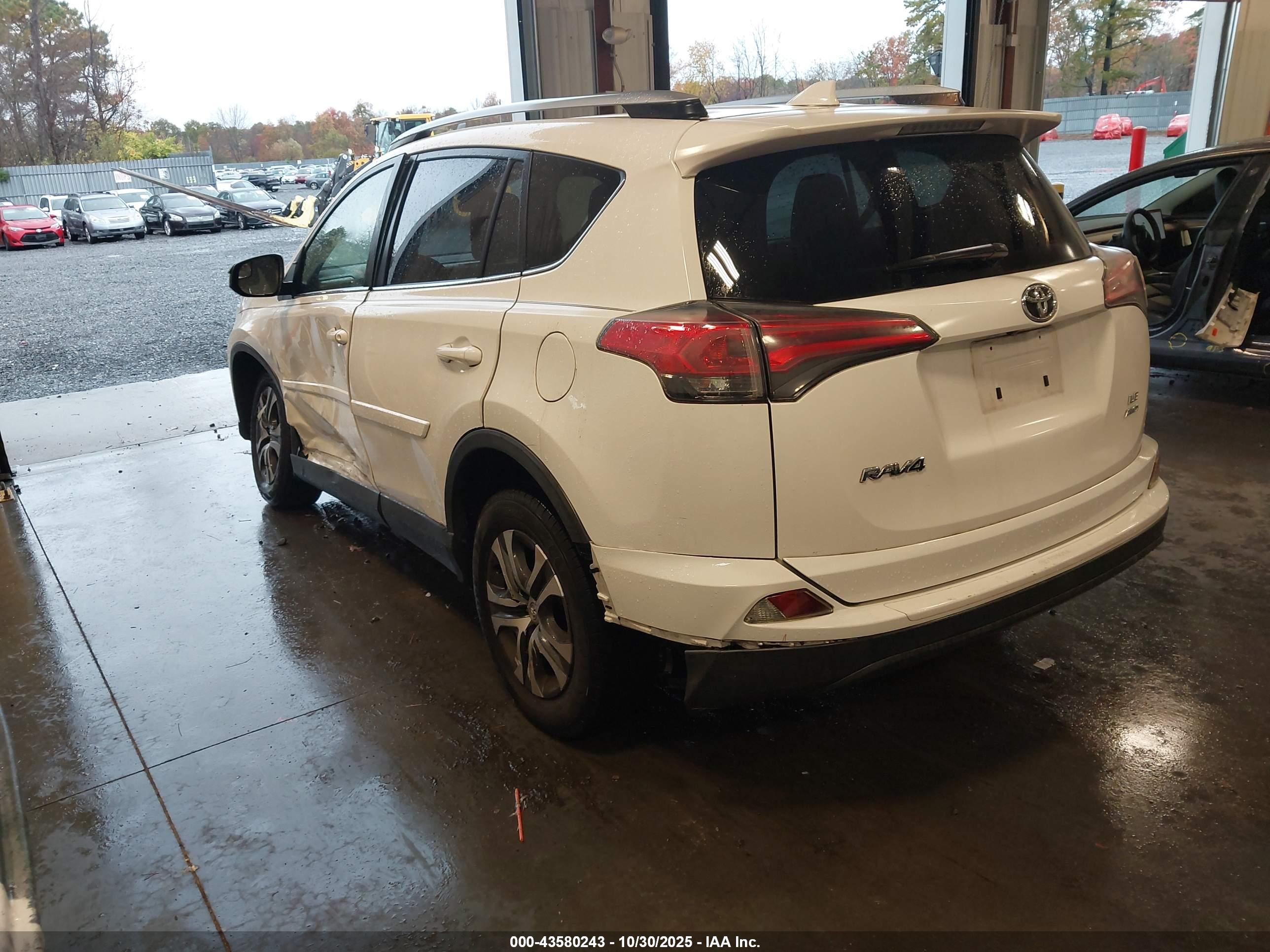 TOYOTA RAV4 image 3