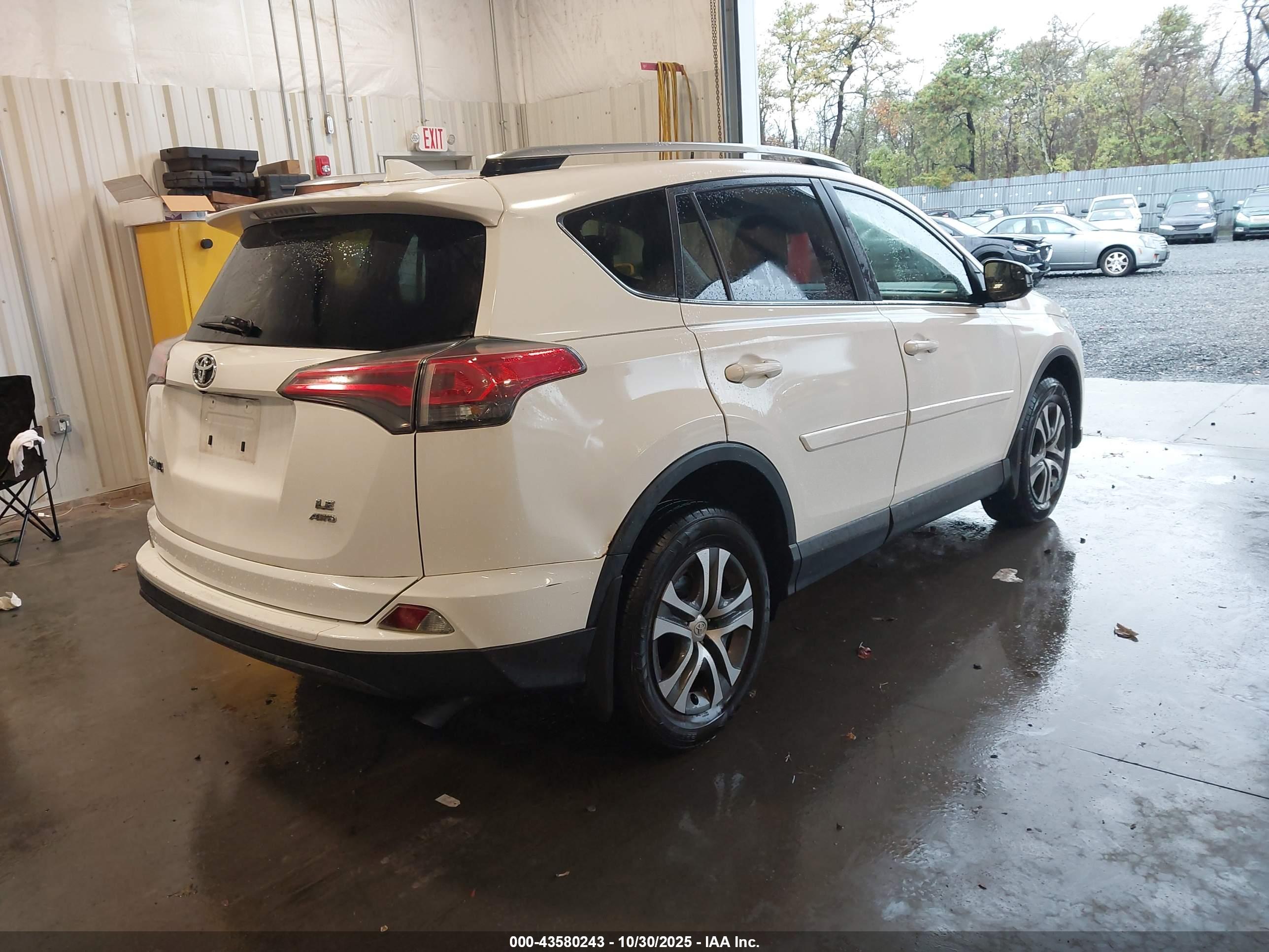 TOYOTA RAV4 image 4