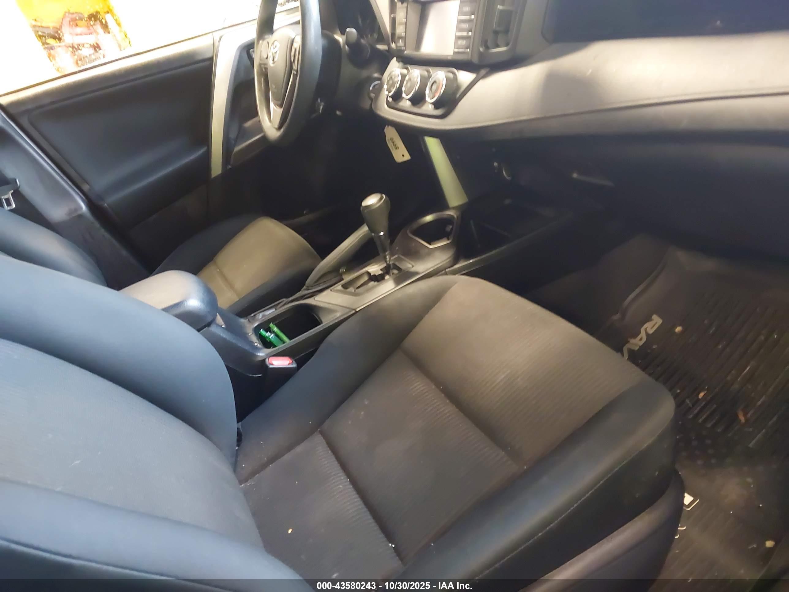 TOYOTA RAV4 image 5