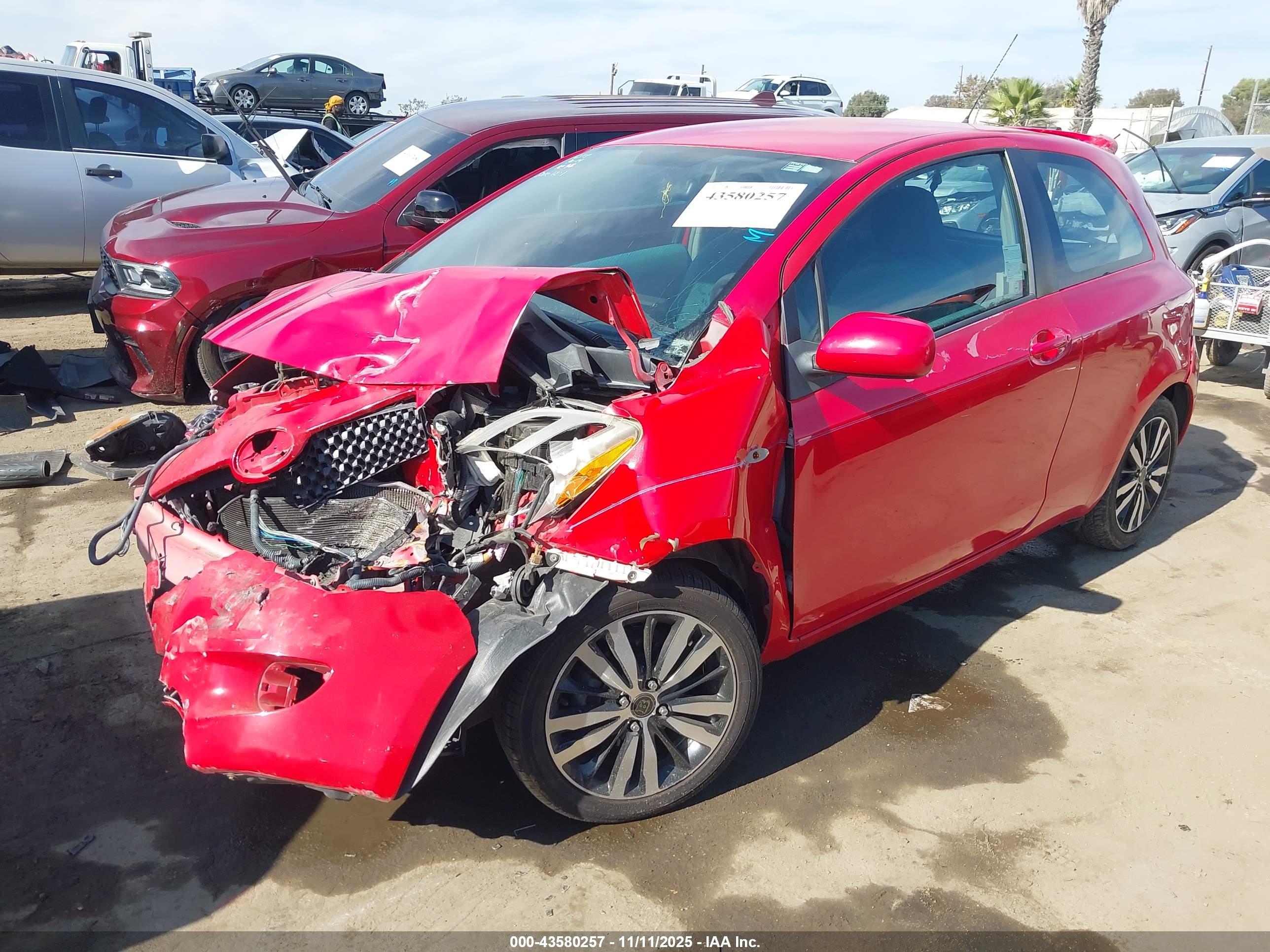 TOYOTA YARIS image 2