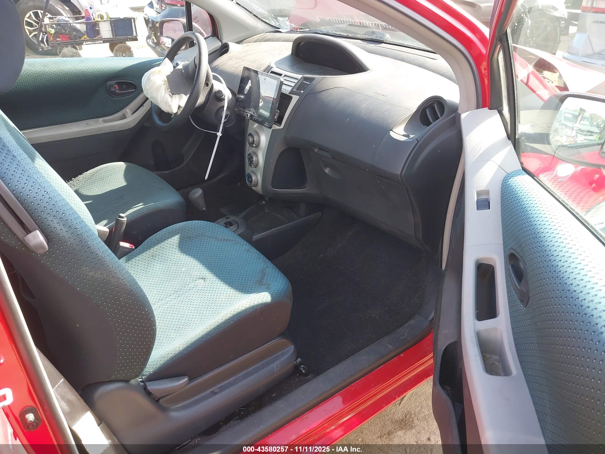 TOYOTA YARIS image 5