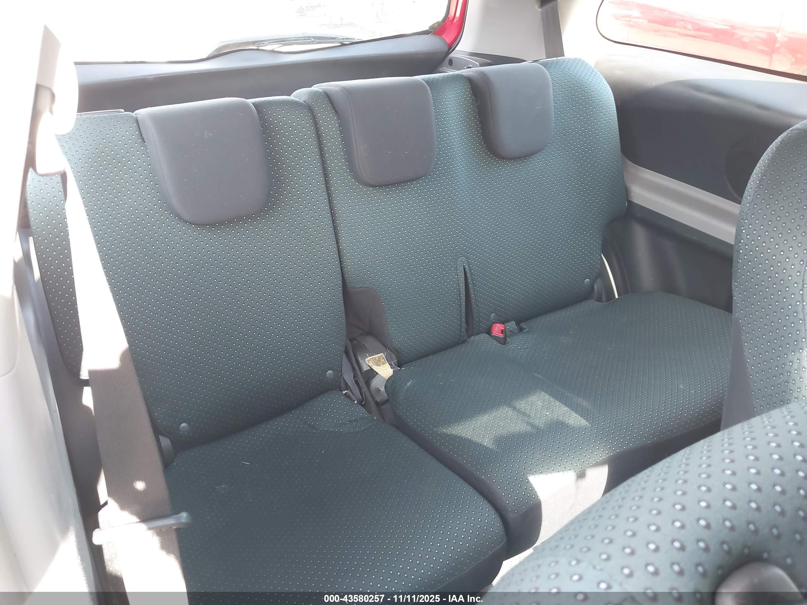 TOYOTA YARIS image 8