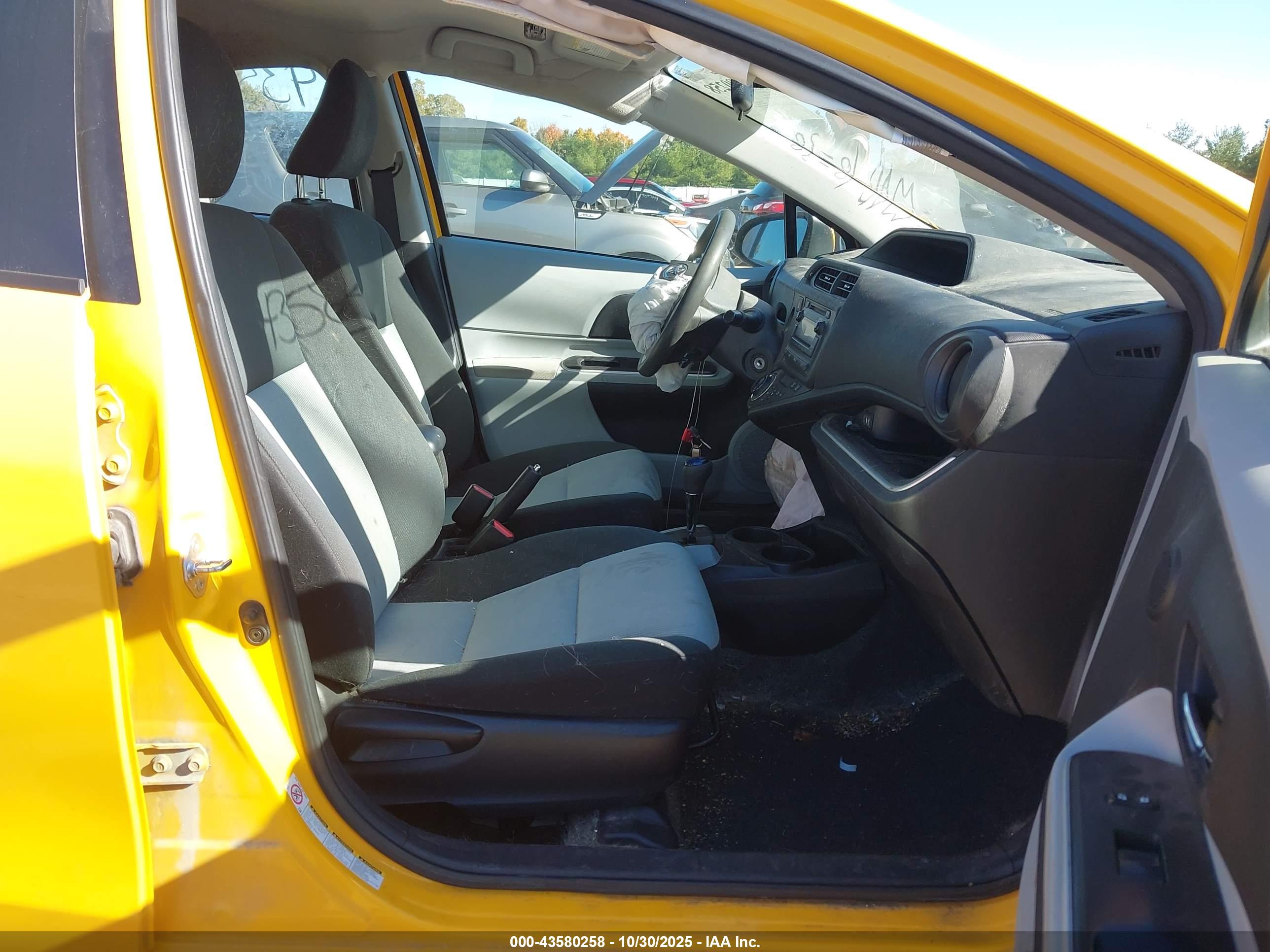 TOYOTA PRIUS image 5