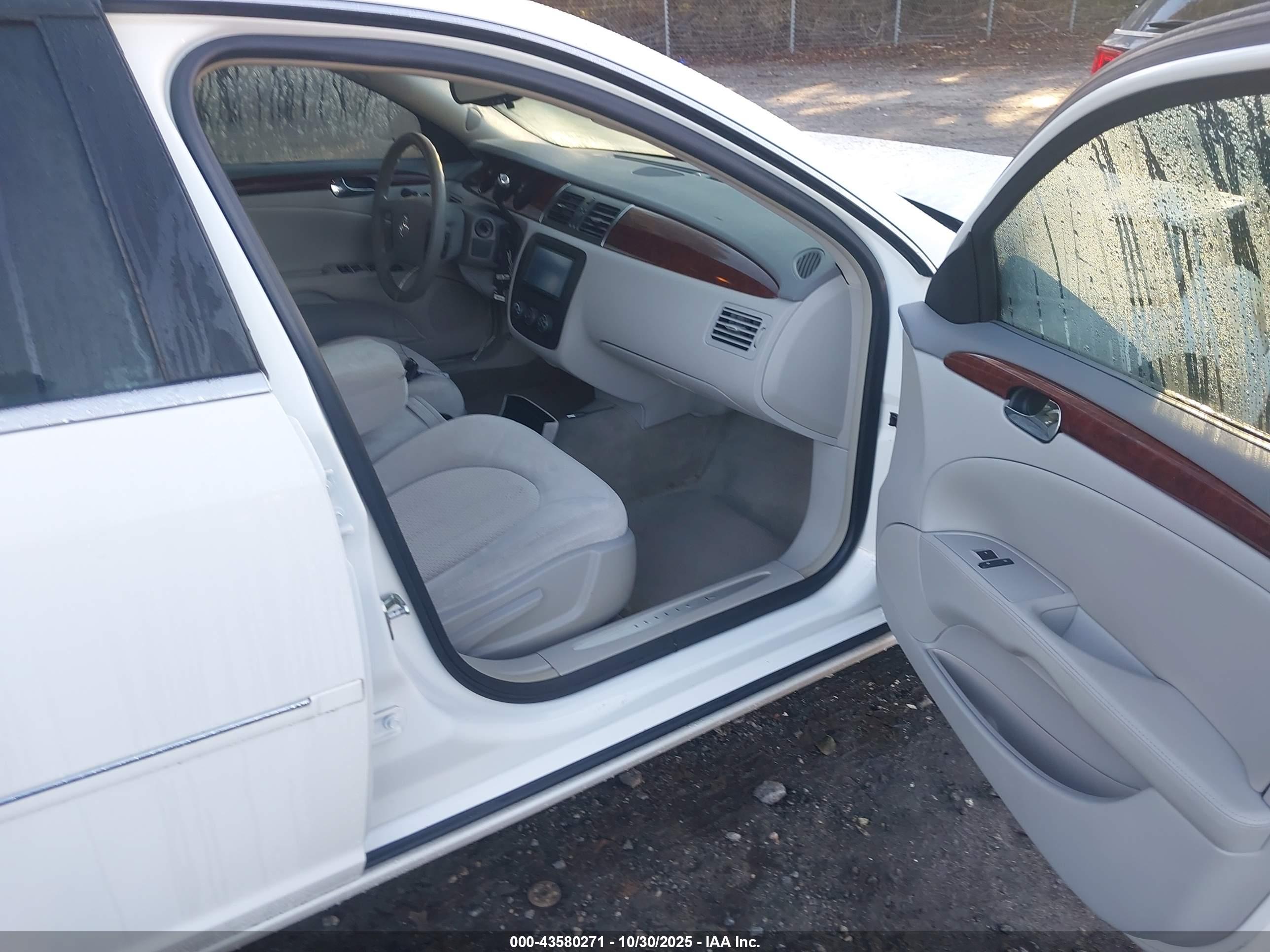 BUICK LUCERNE image 5