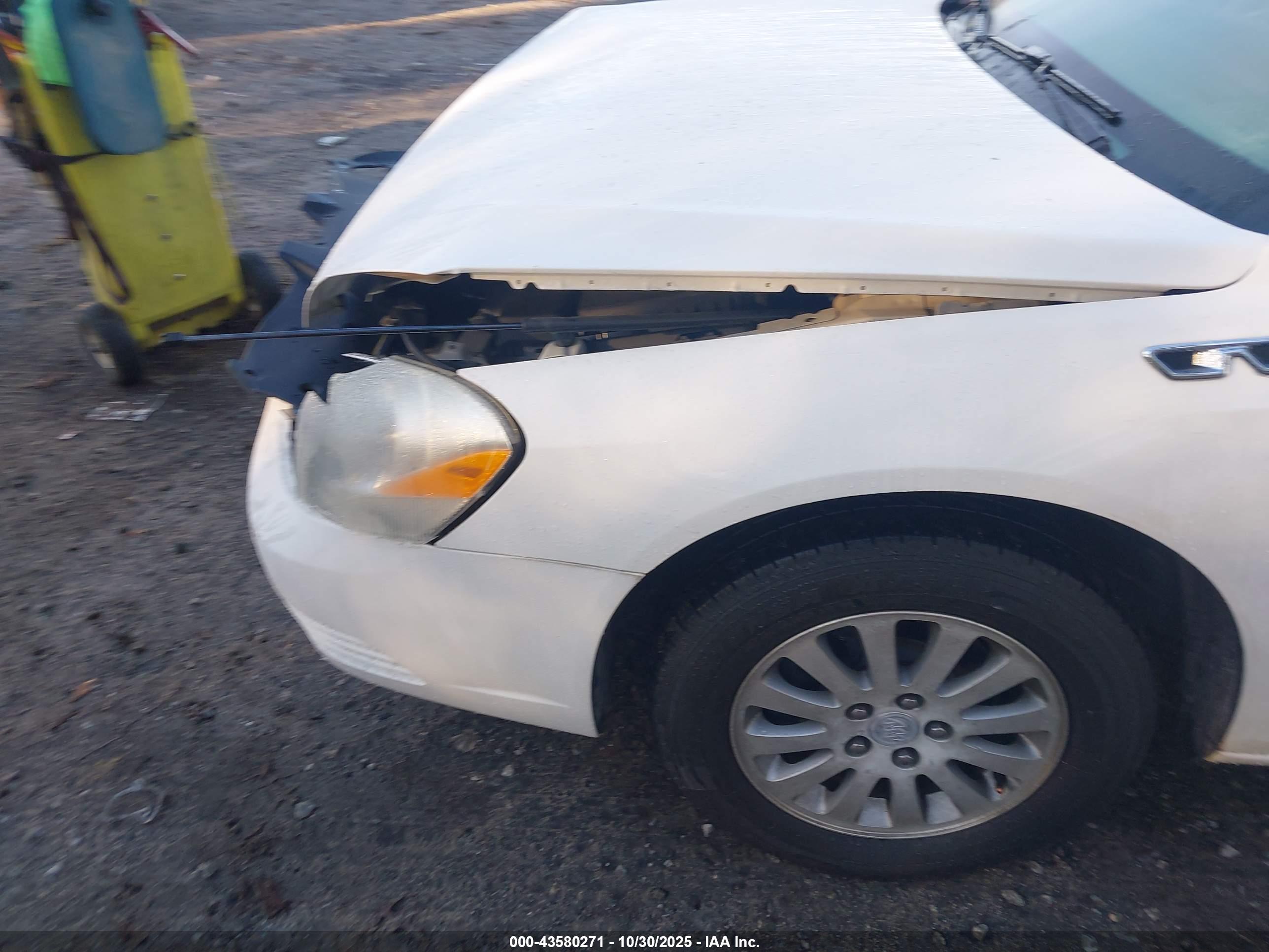 BUICK LUCERNE image 6
