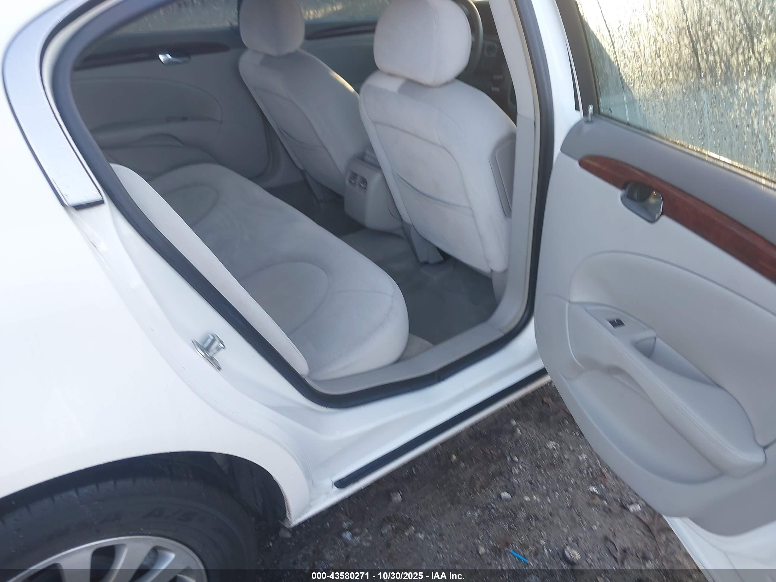 BUICK LUCERNE image 8