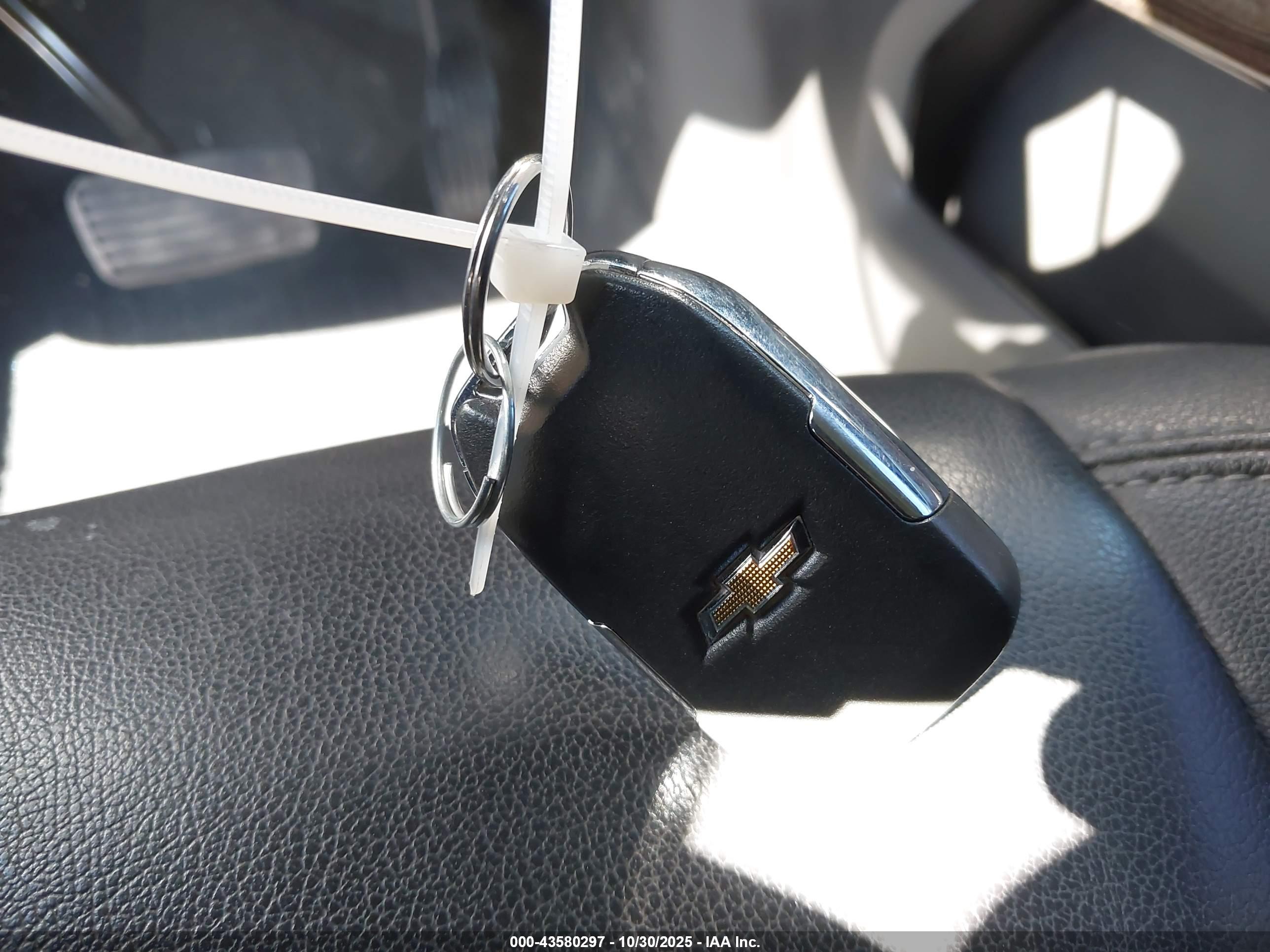 CHEVROLET SILVERADO image 11