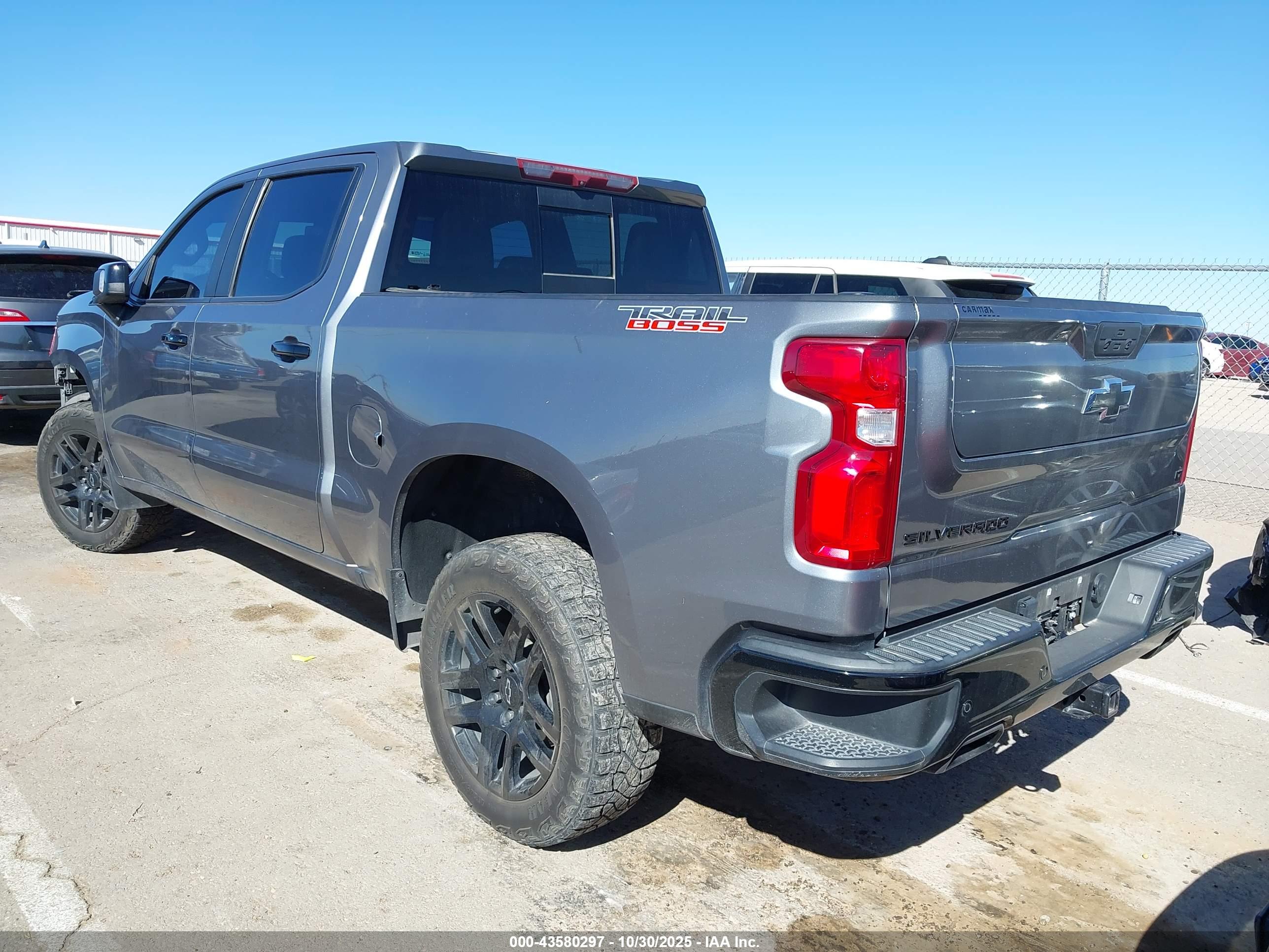 CHEVROLET SILVERADO image 3