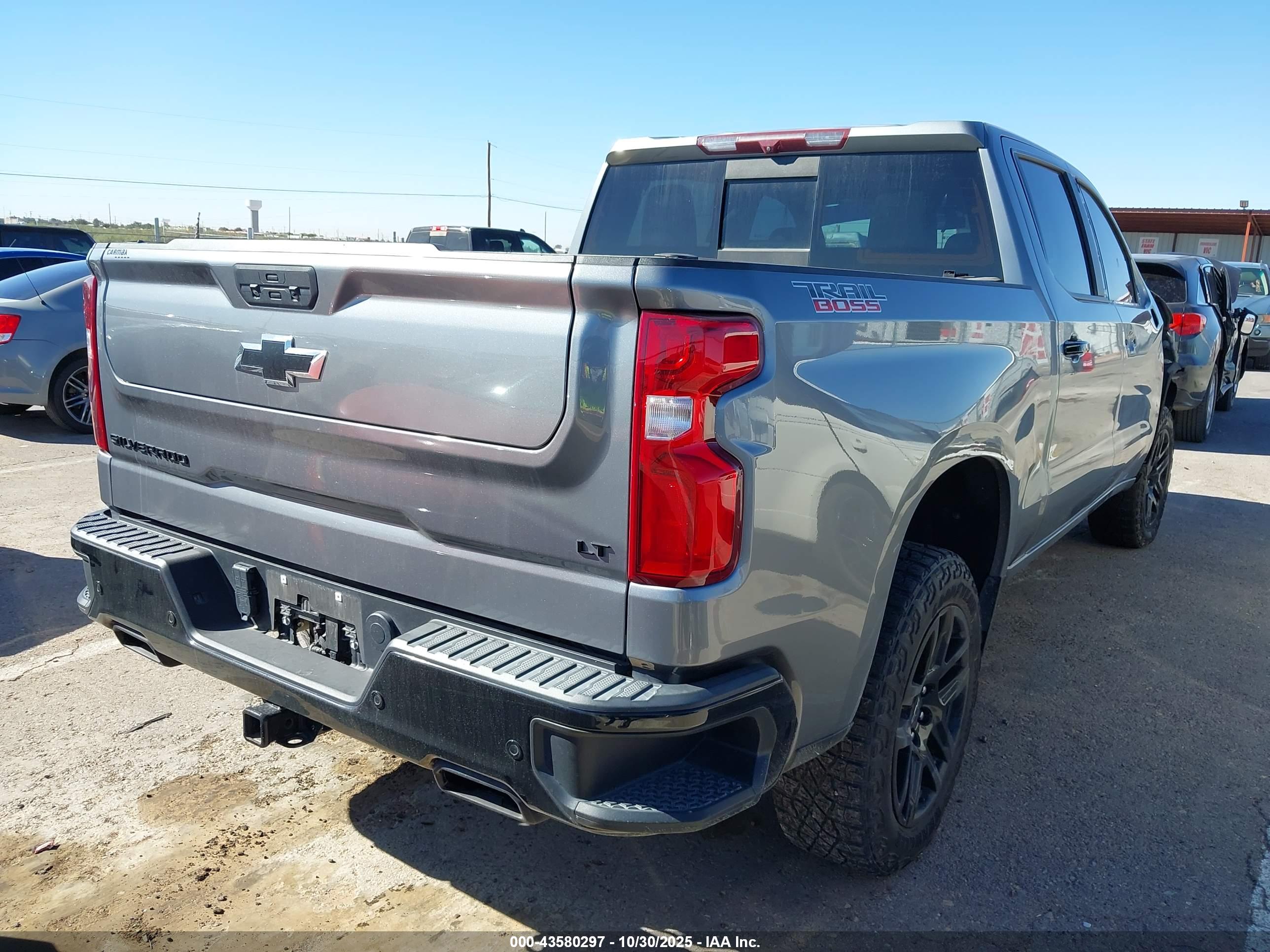 CHEVROLET SILVERADO image 4