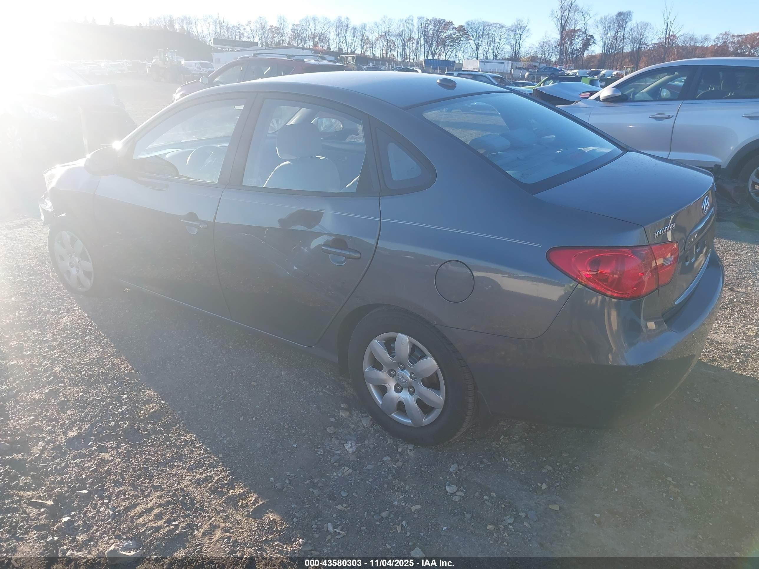 HYUNDAI ELANTRA image 3