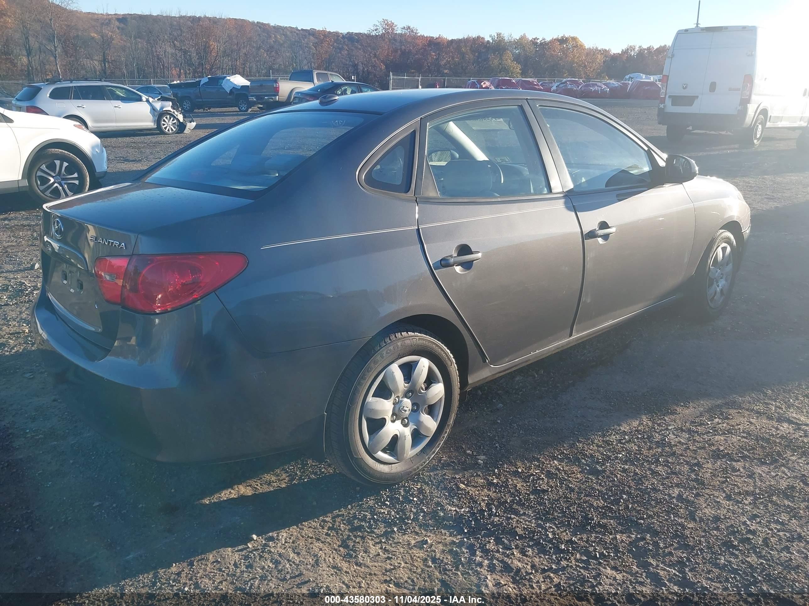 HYUNDAI ELANTRA image 4