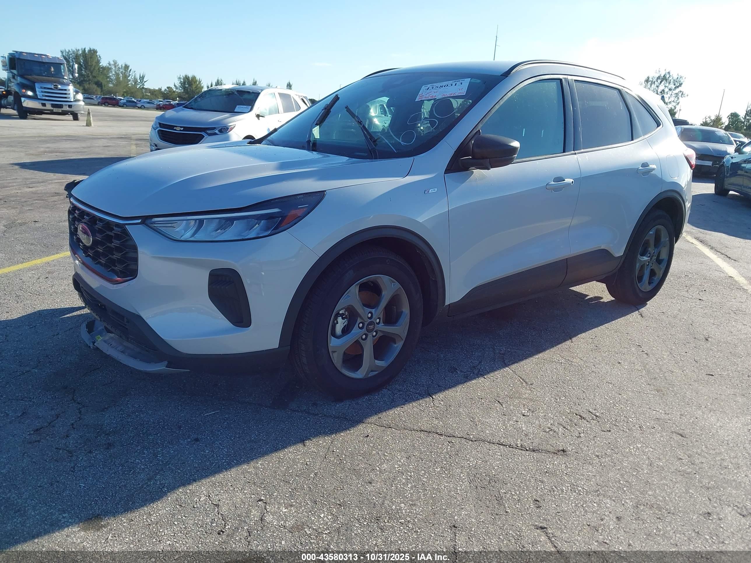 FORD ESCAPE image 2