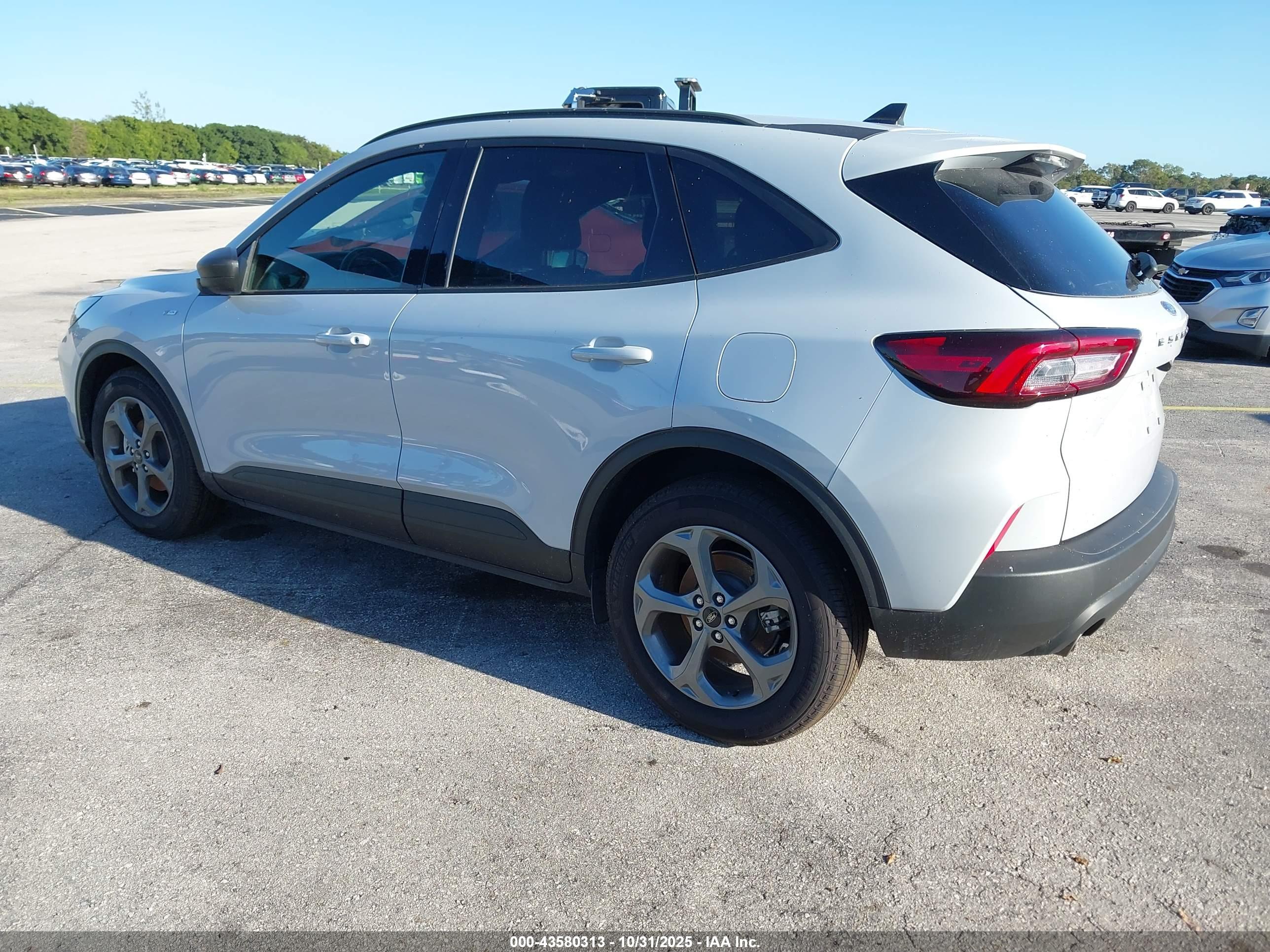 FORD ESCAPE image 3