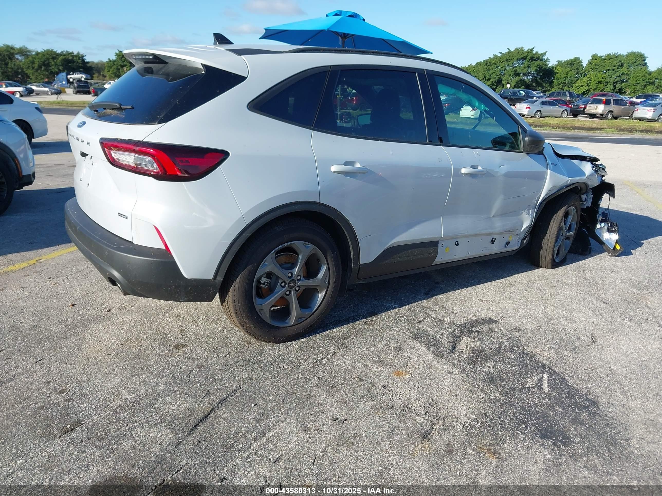 FORD ESCAPE image 4