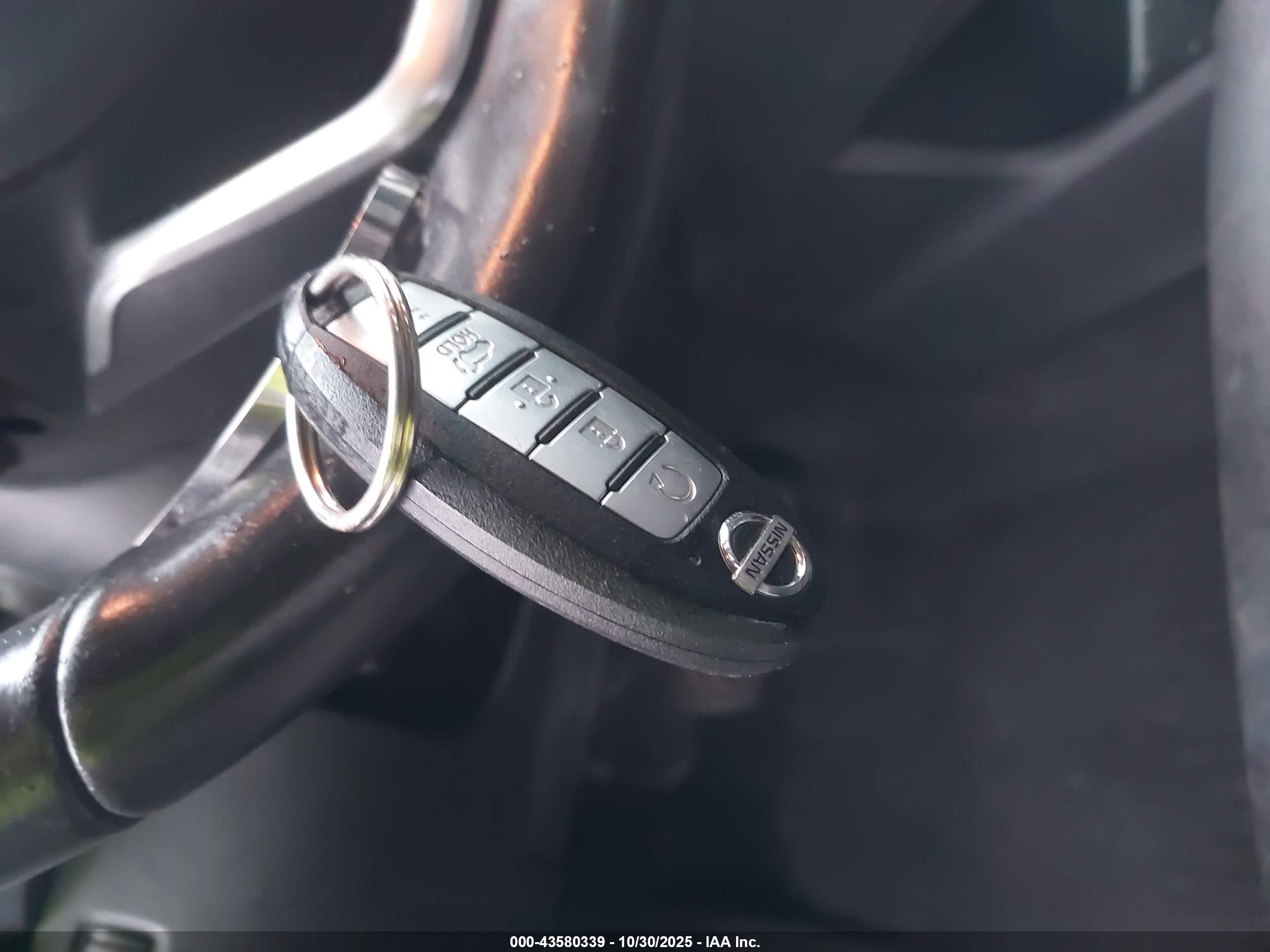 NISSAN ROGUE image 11