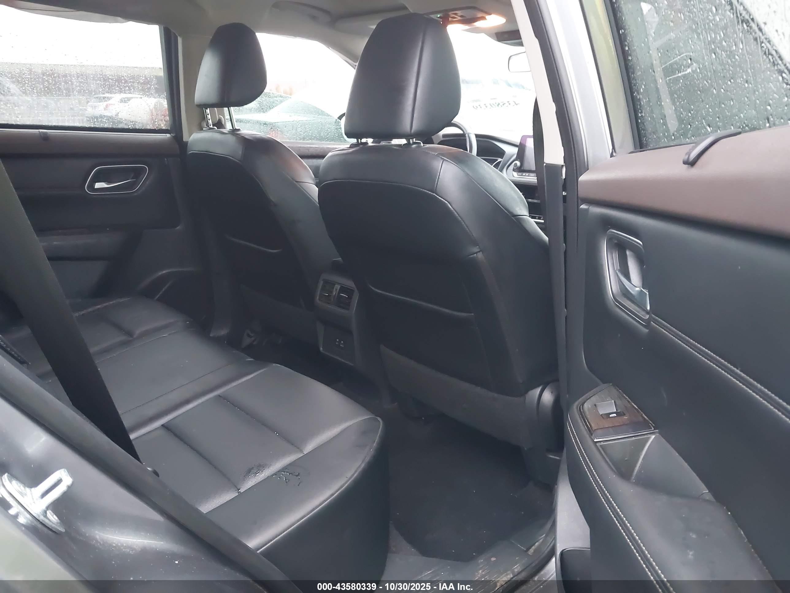 NISSAN ROGUE image 8