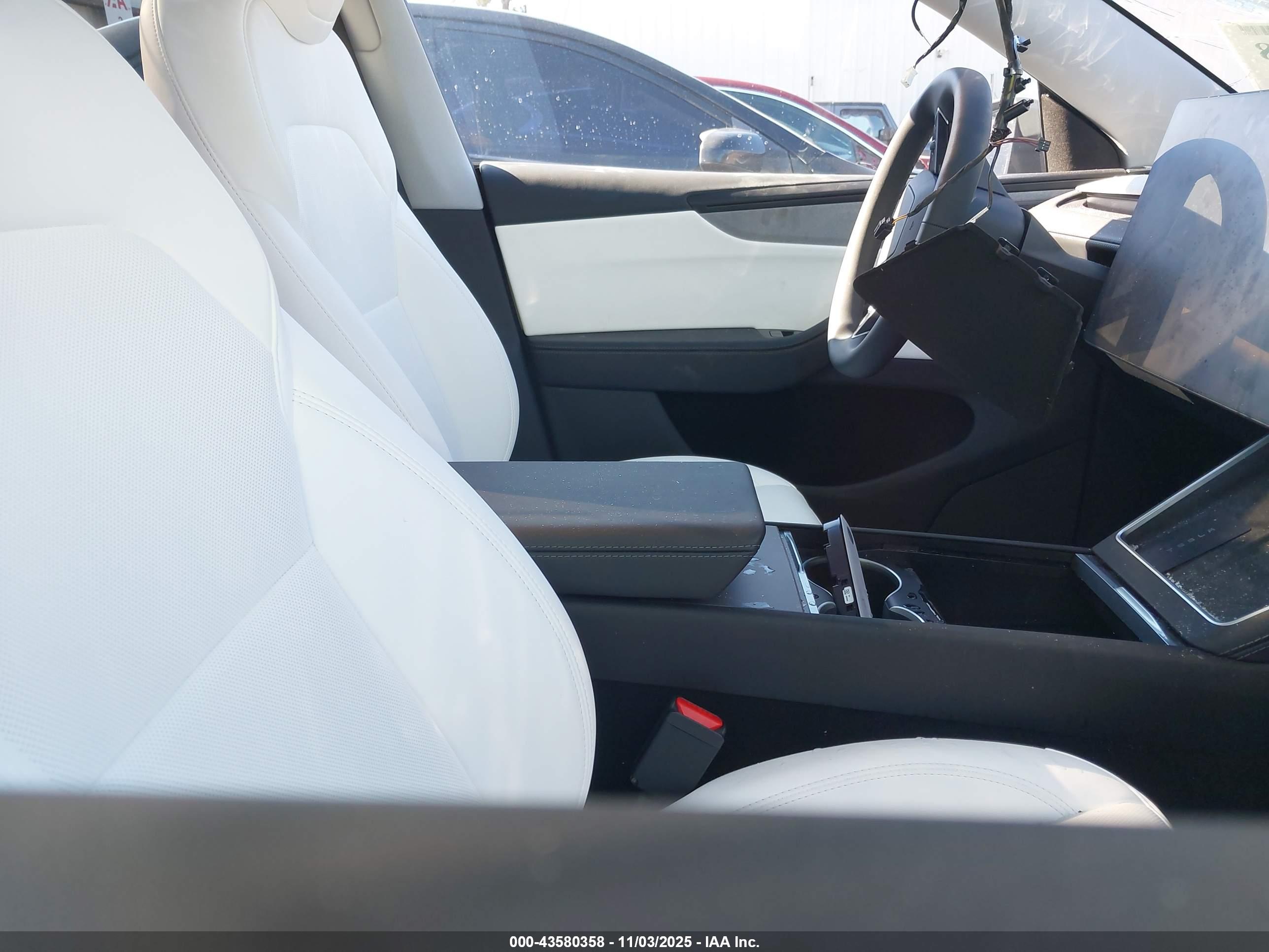 TESLA MODEL image 5