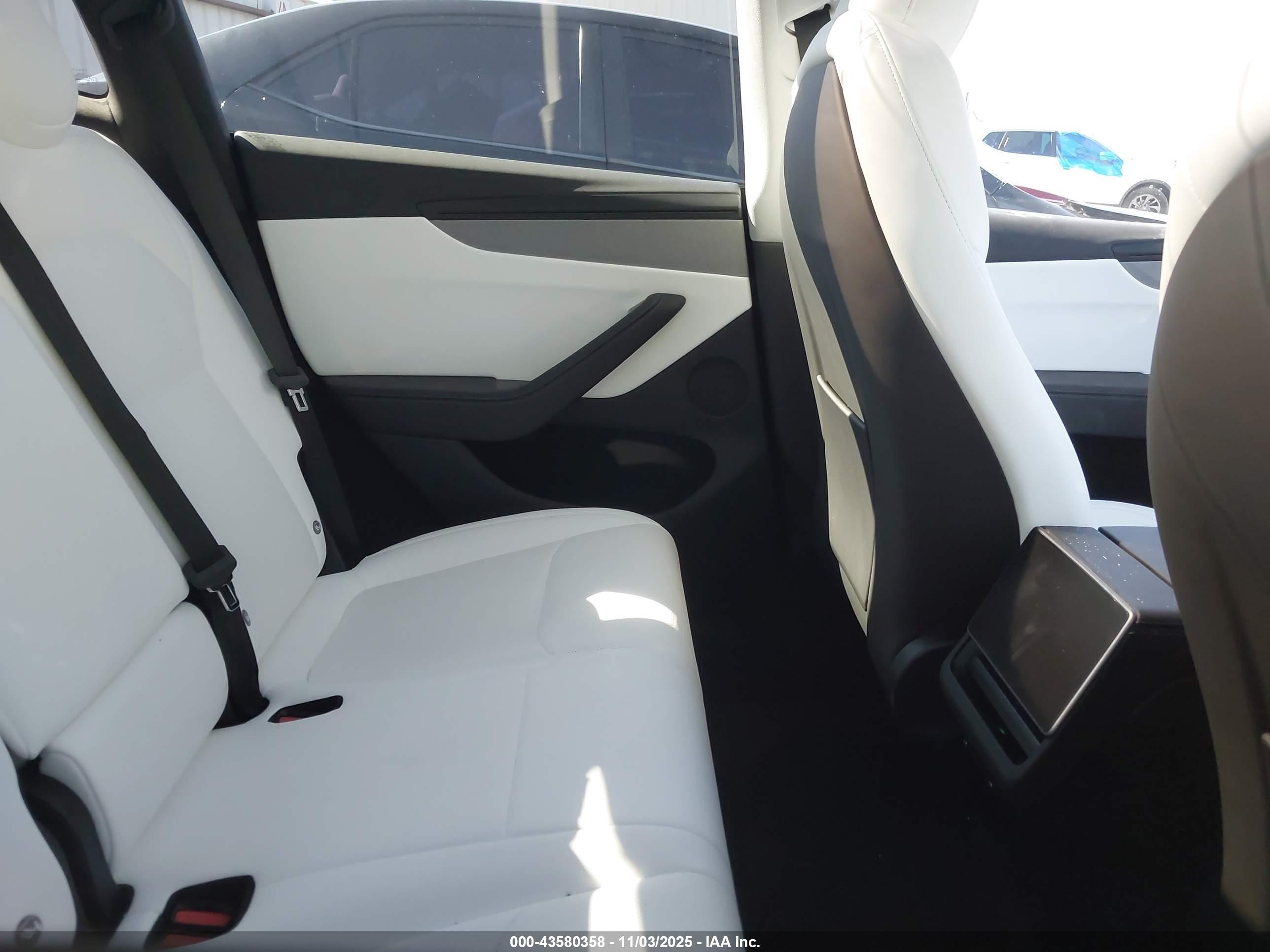 TESLA MODEL image 8